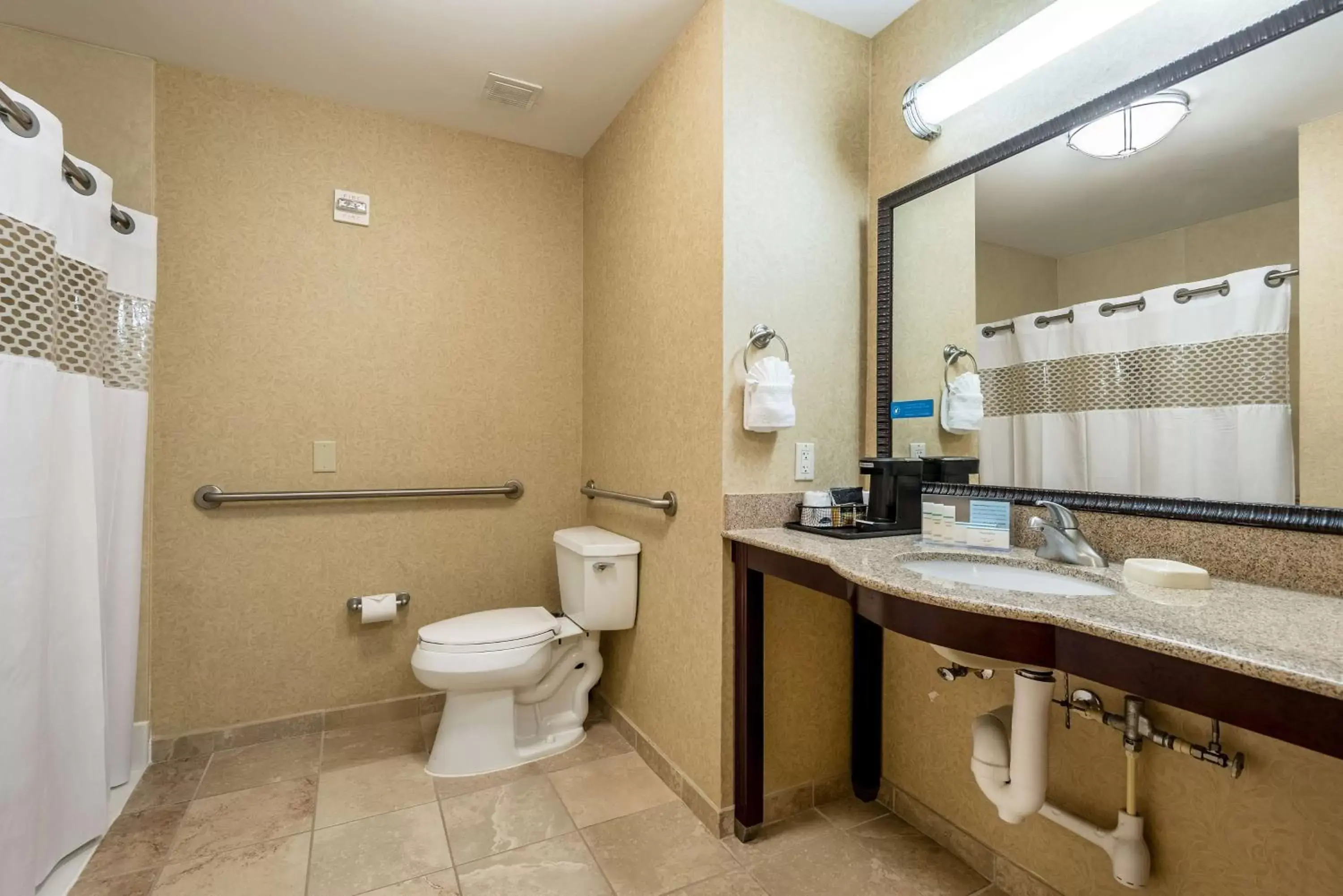 Bathroom in Hampton Inn & Suites Orlando-South Lake Buena Vista