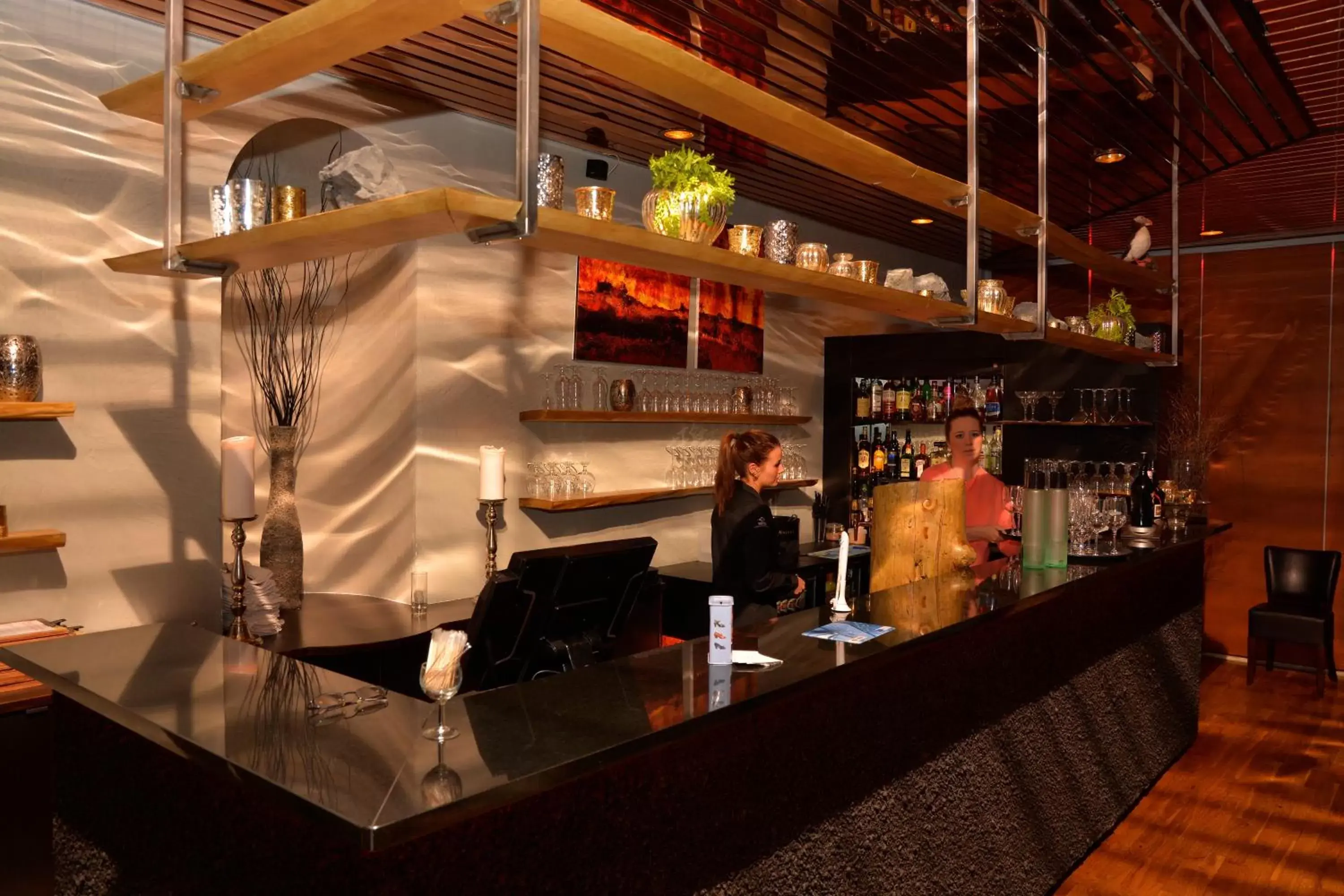 Restaurant/places to eat, Lounge/Bar in Hotel Vestmannaeyjar