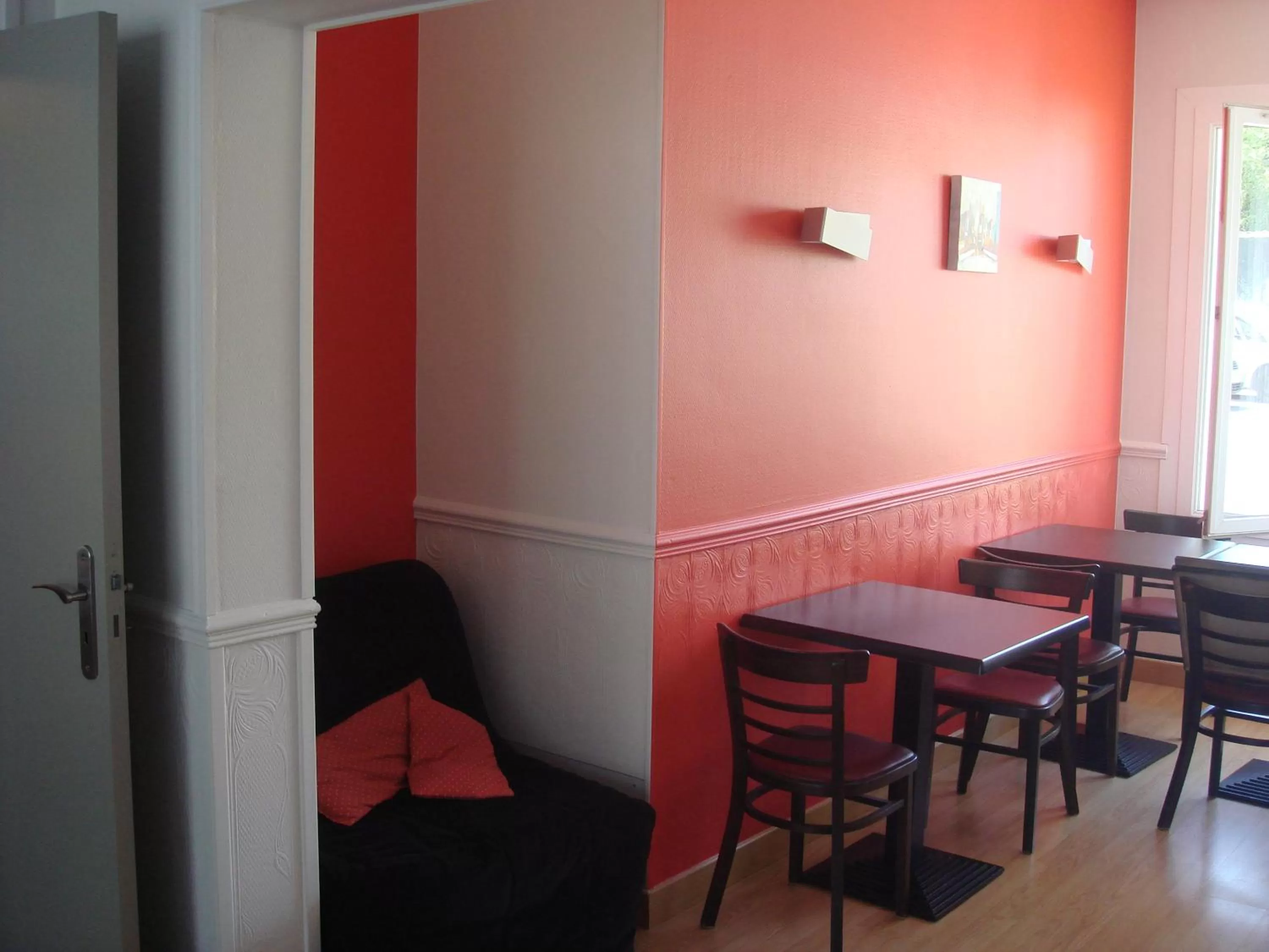 Living room in The Originals City, Hôtel Le Savoy, Caen