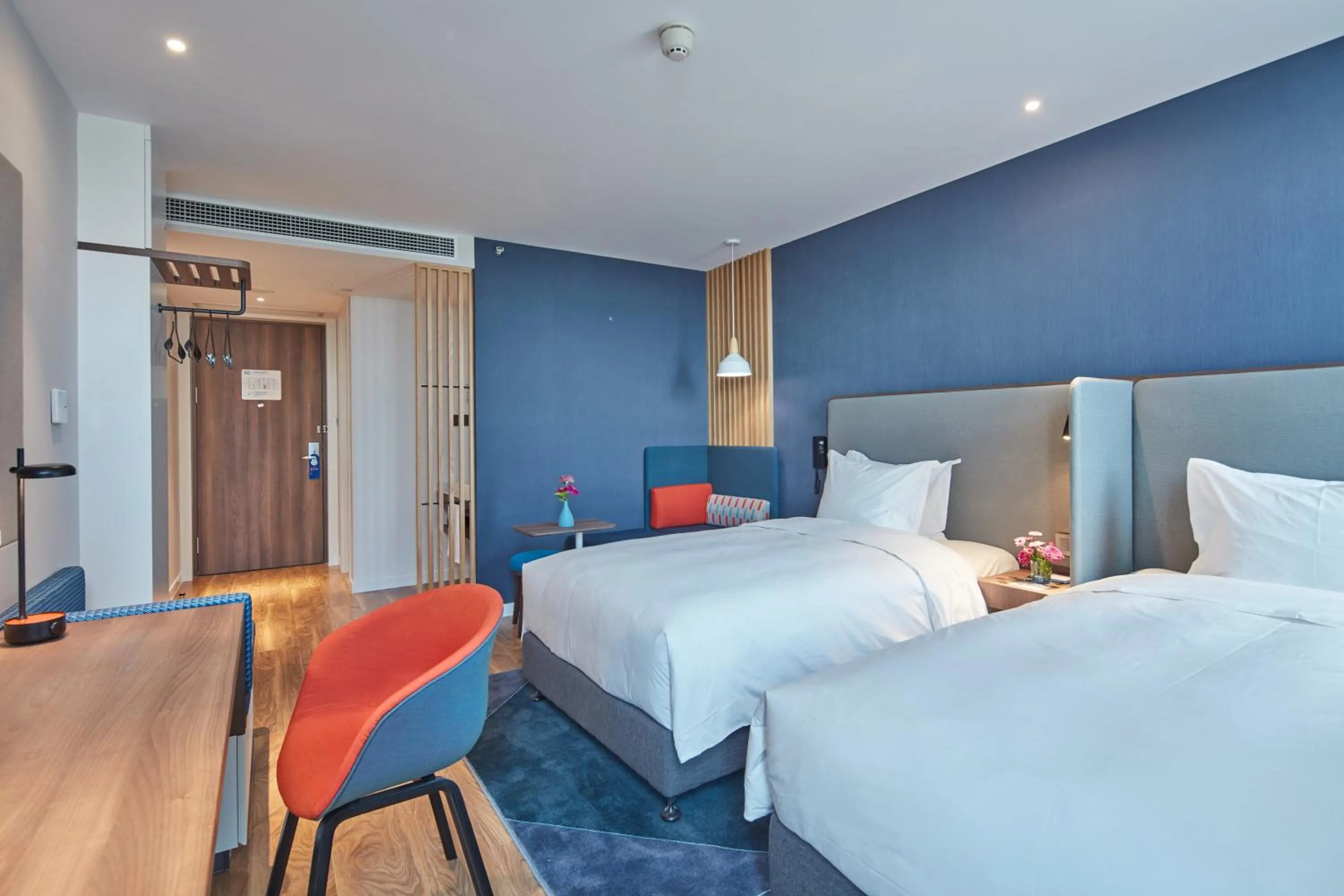 Bed in Holiday Inn Express Hangzhou Jiuzhou by IHG