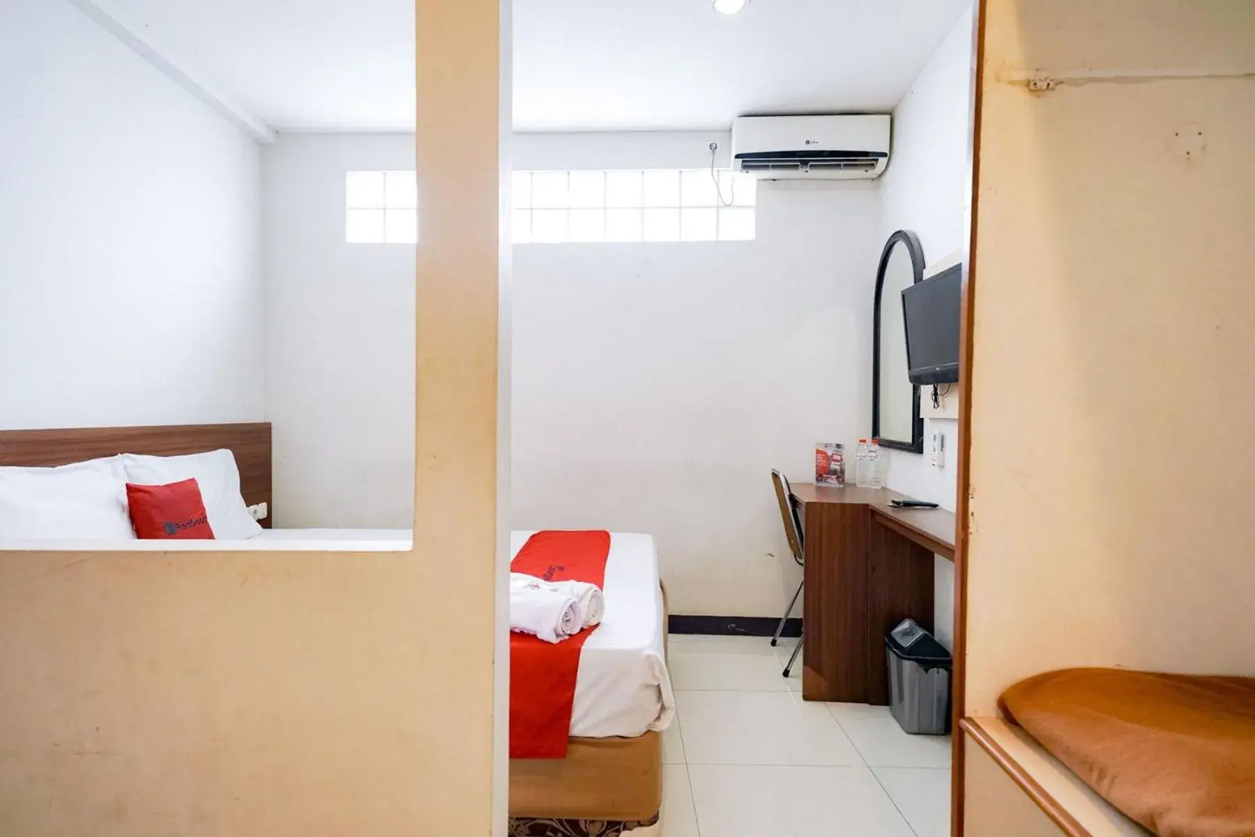 Bedroom, Bathroom in RedDoorz near Braga Street