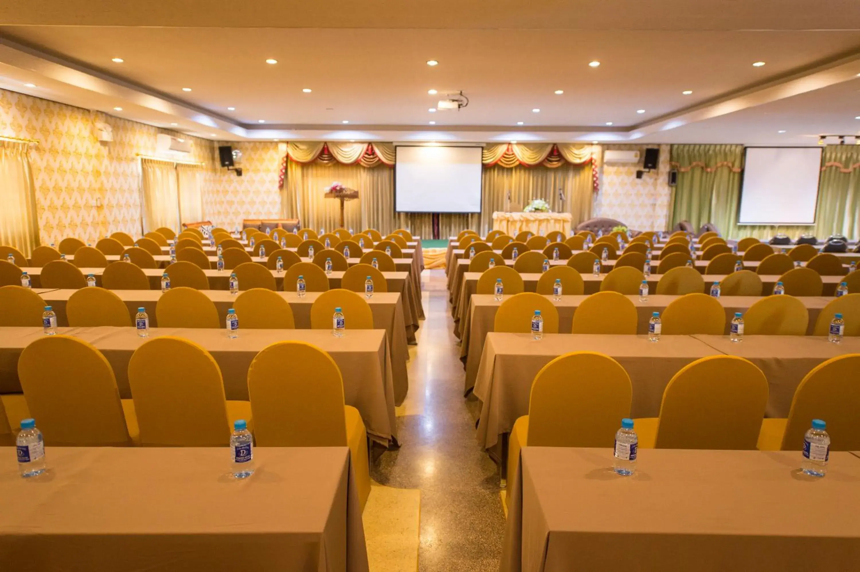 Seating area in Srisiam Resort