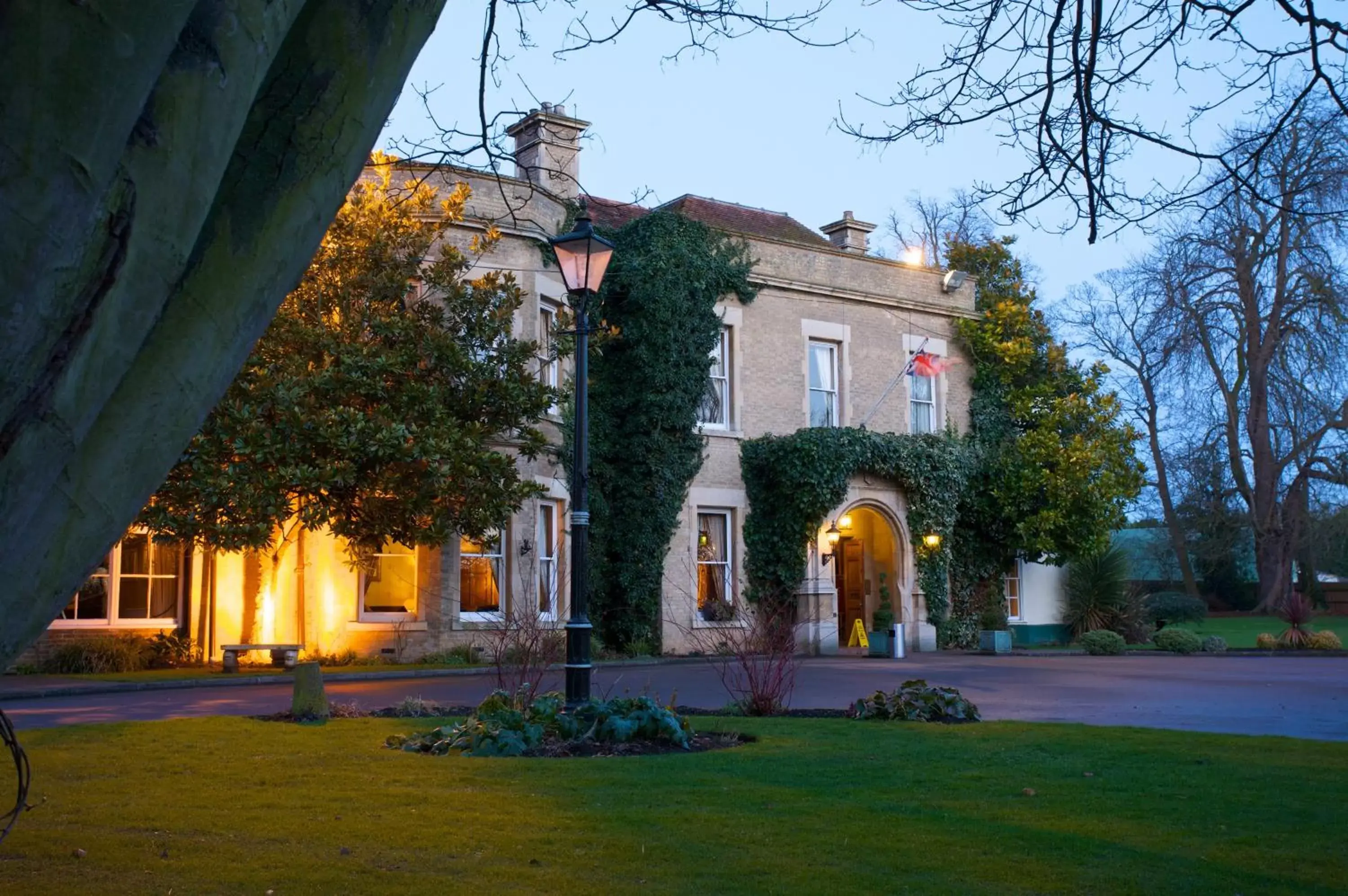 Facade/entrance, Property Building in Woodland Manor Hotel