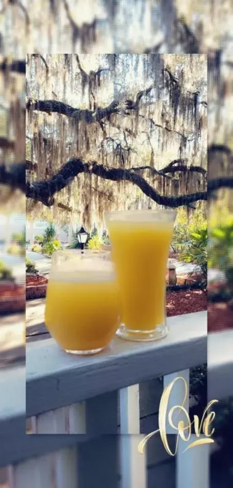 Drinks in Tybee Island Inn Bed & Breakfast