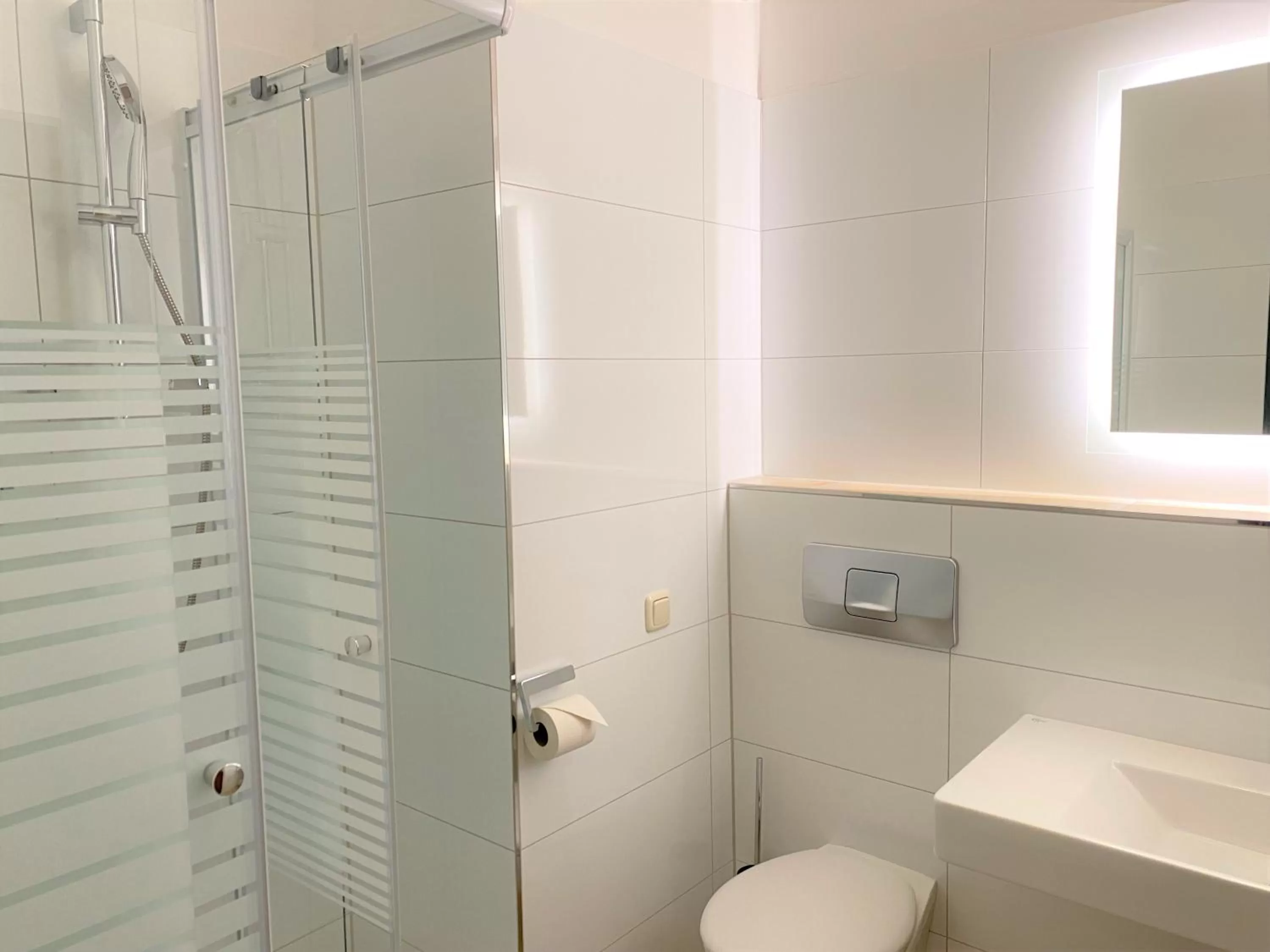 Shower in Hotel Schwabenwirt