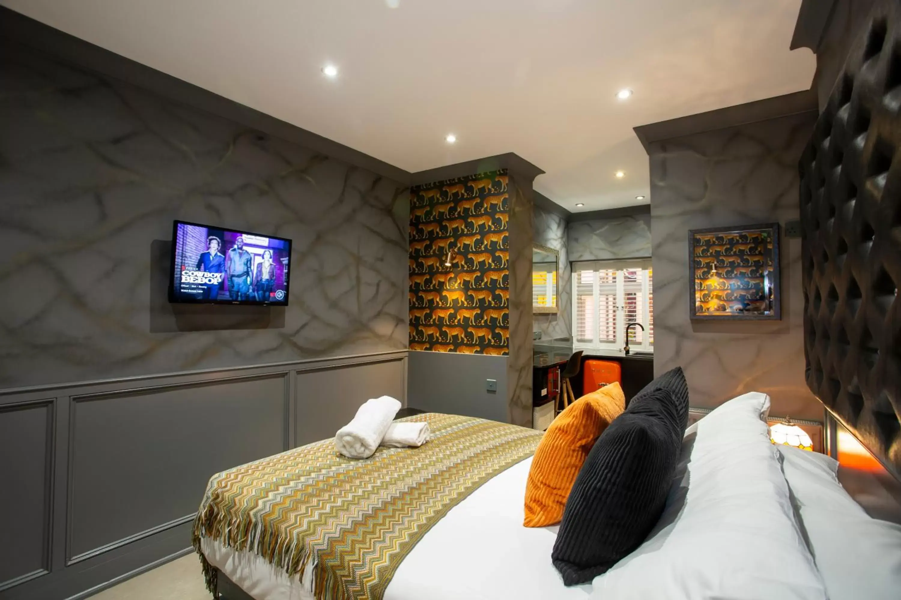 TV and multimedia, TV/Entertainment Center in The Rokxy Townhouse - Kings Cross