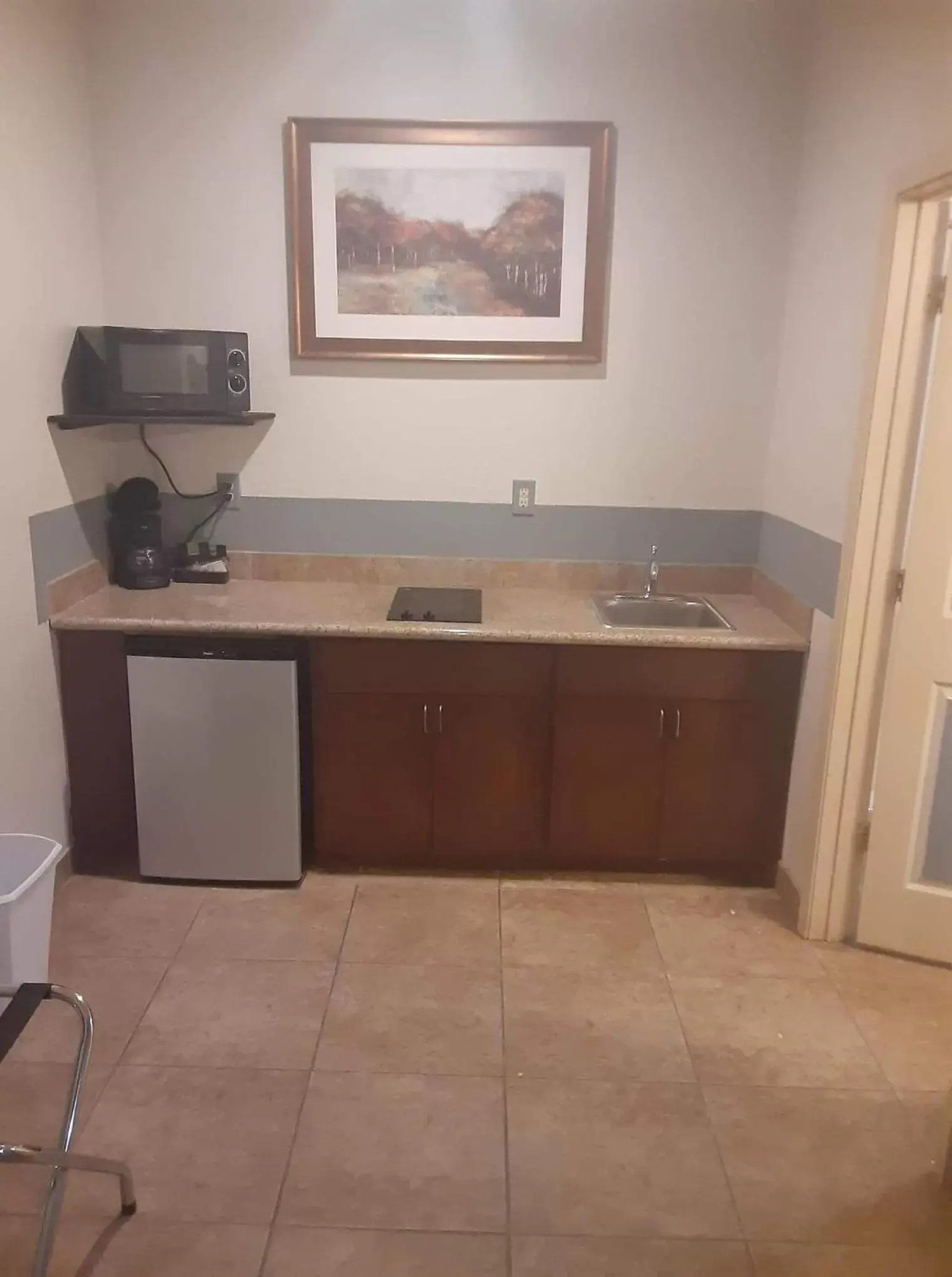 Kitchen or kitchenette, Kitchen/Kitchenette in Big Lake Inn and Suites