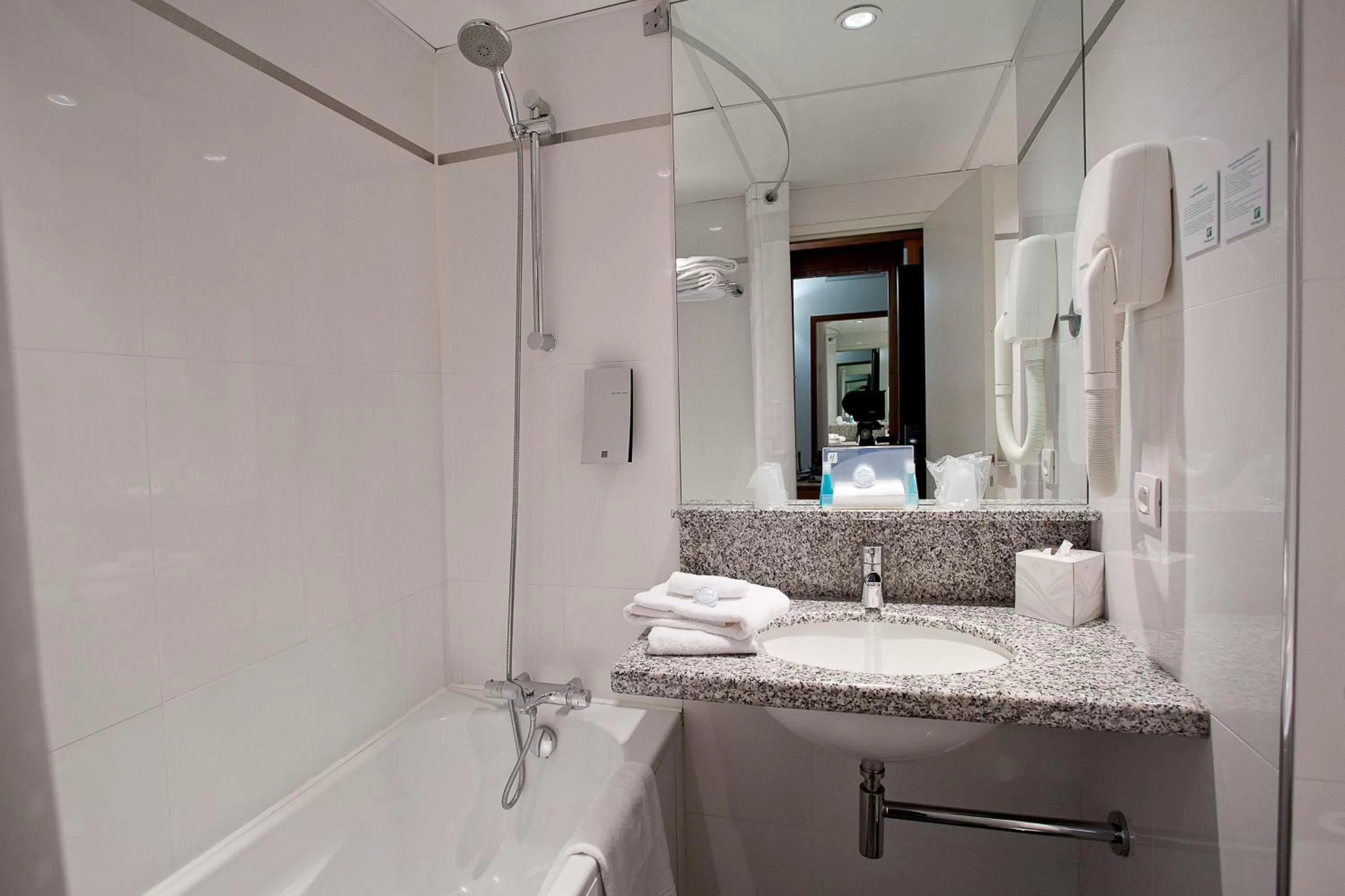 Bathroom in Holiday Inn Bordeaux Sud - Pessac by IHG