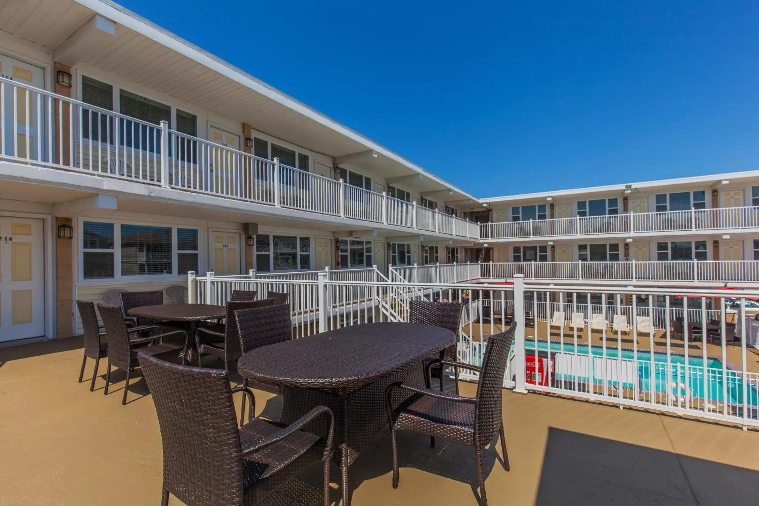 Balcony/Terrace, Swimming Pool in Esplanade Suites - A Sundance Vacations Property