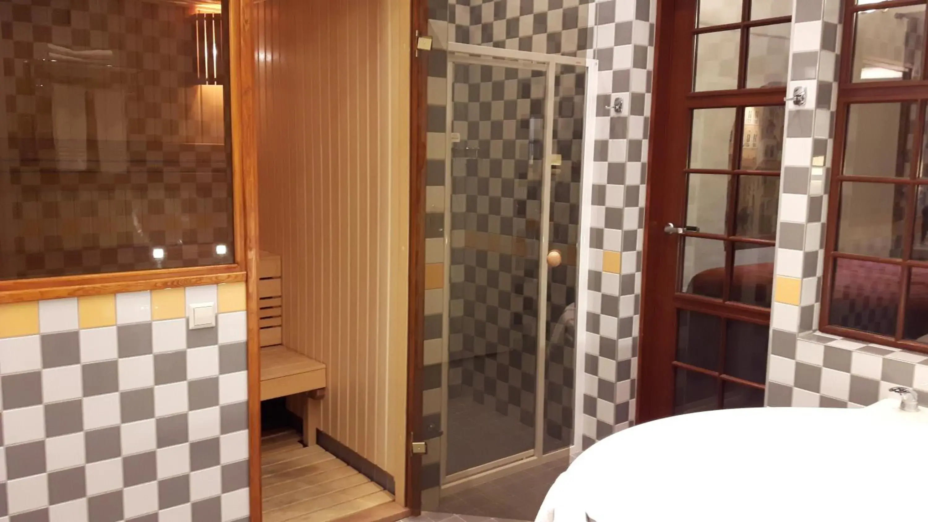 Shower, Bathroom in Daugirdas Old City Hotel