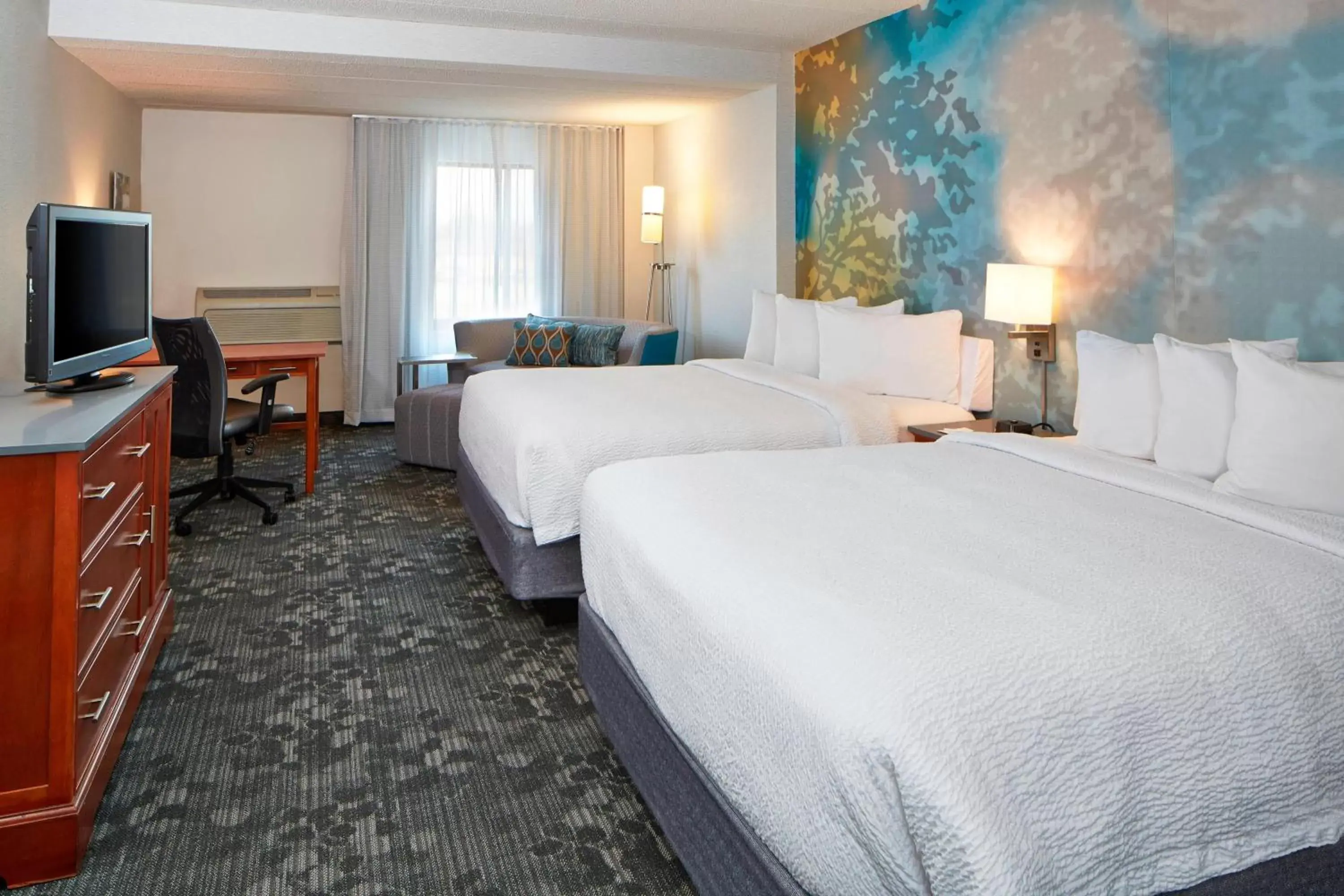 Photo of the whole room, Bed in Courtyard by Marriott Bloomington Mall of America