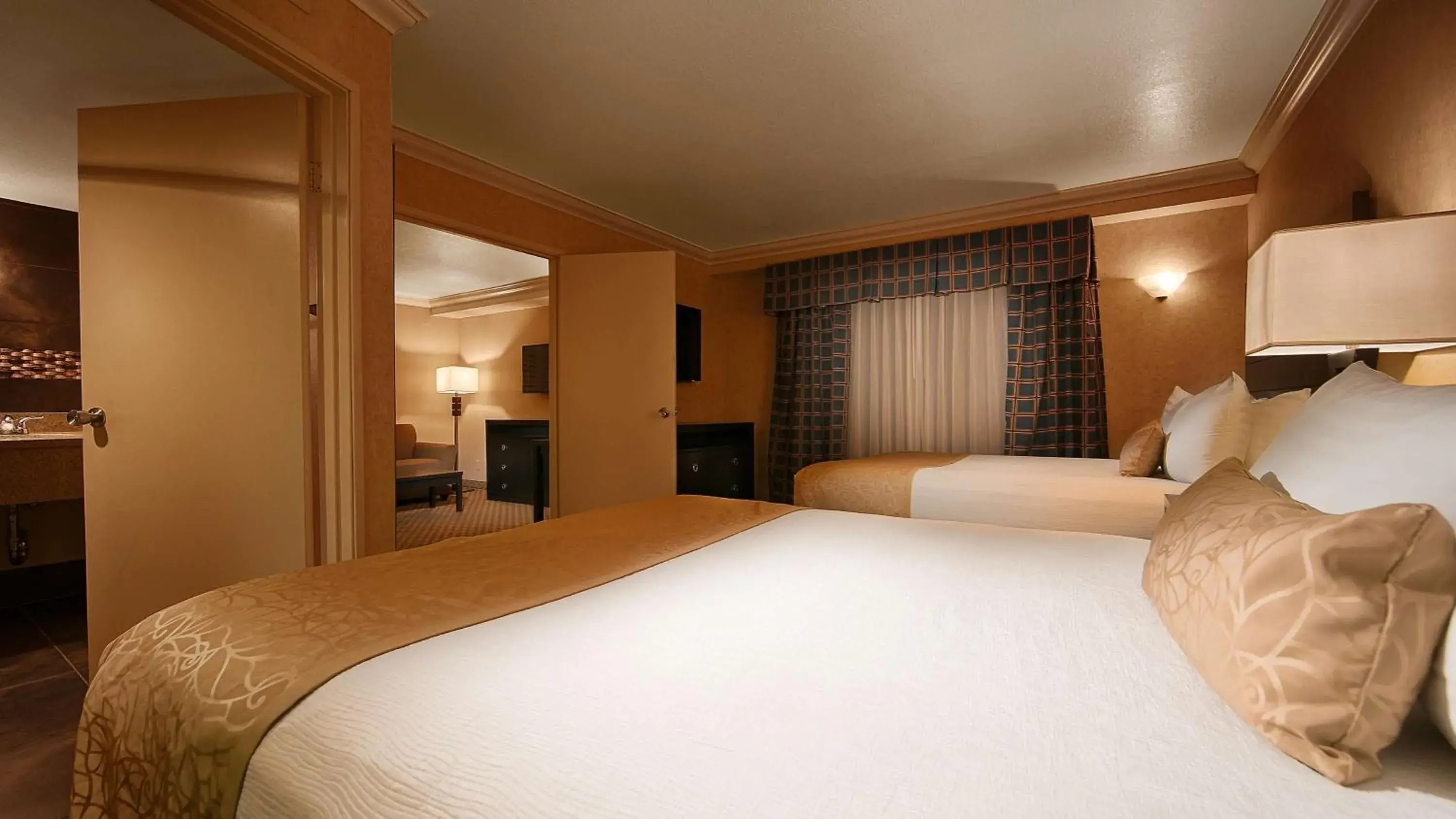 Bed in Hotel d'Lins Ontario Airport Bed in Hotel d'Lins Ontario Airport