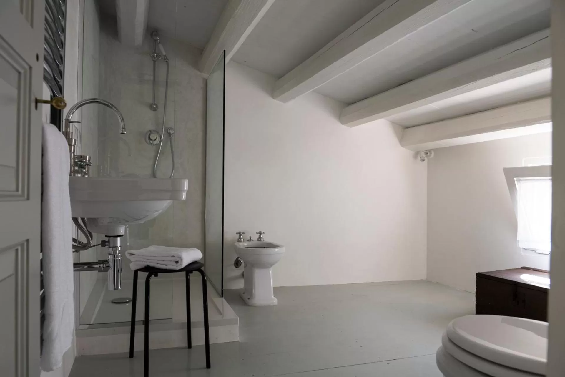 Shower, Bathroom in Sanbartolomeo Casa & Putìa