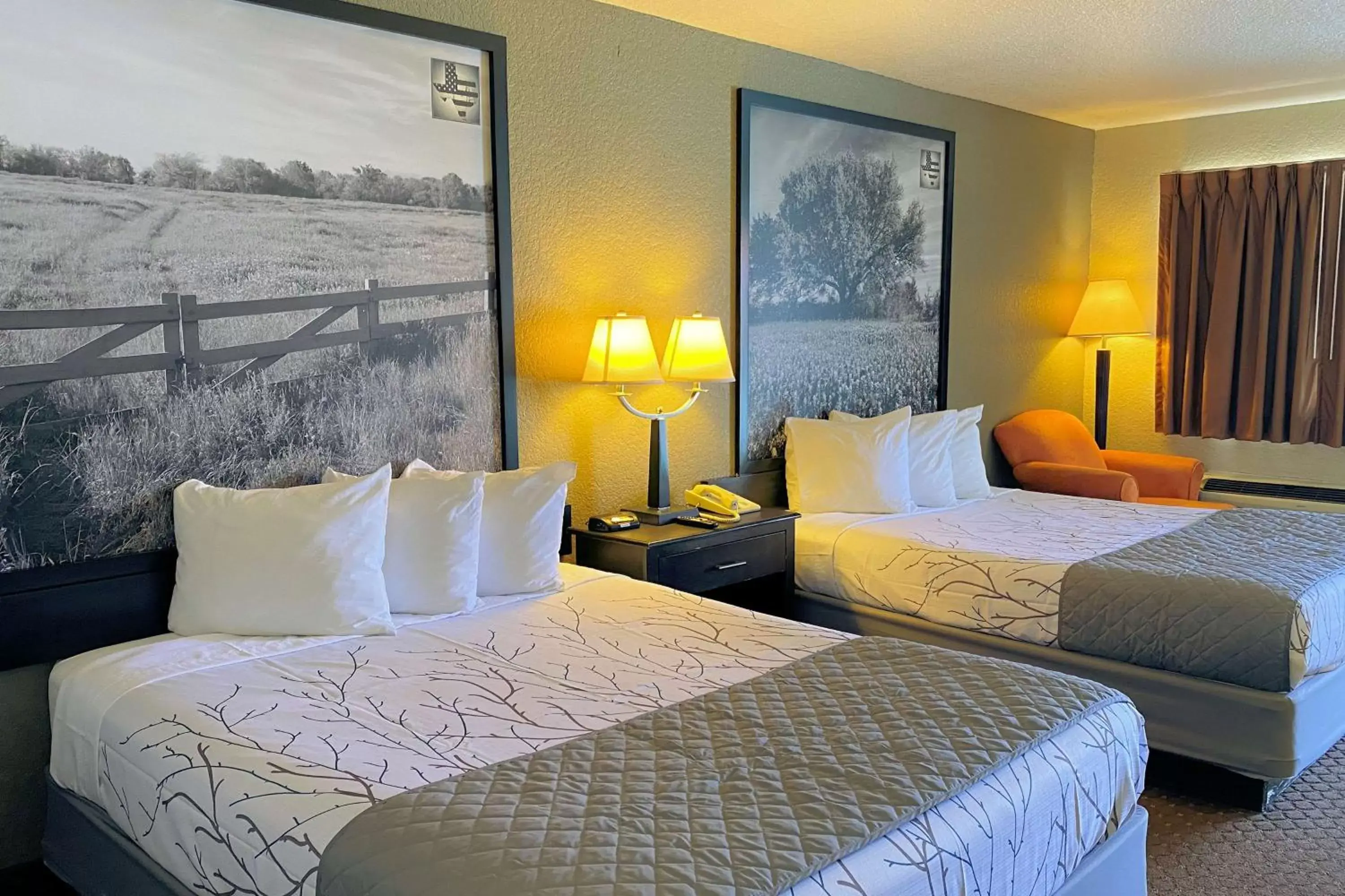 Photo of the whole room, Bed in SureStay Hotel by Best Western New Braunfels