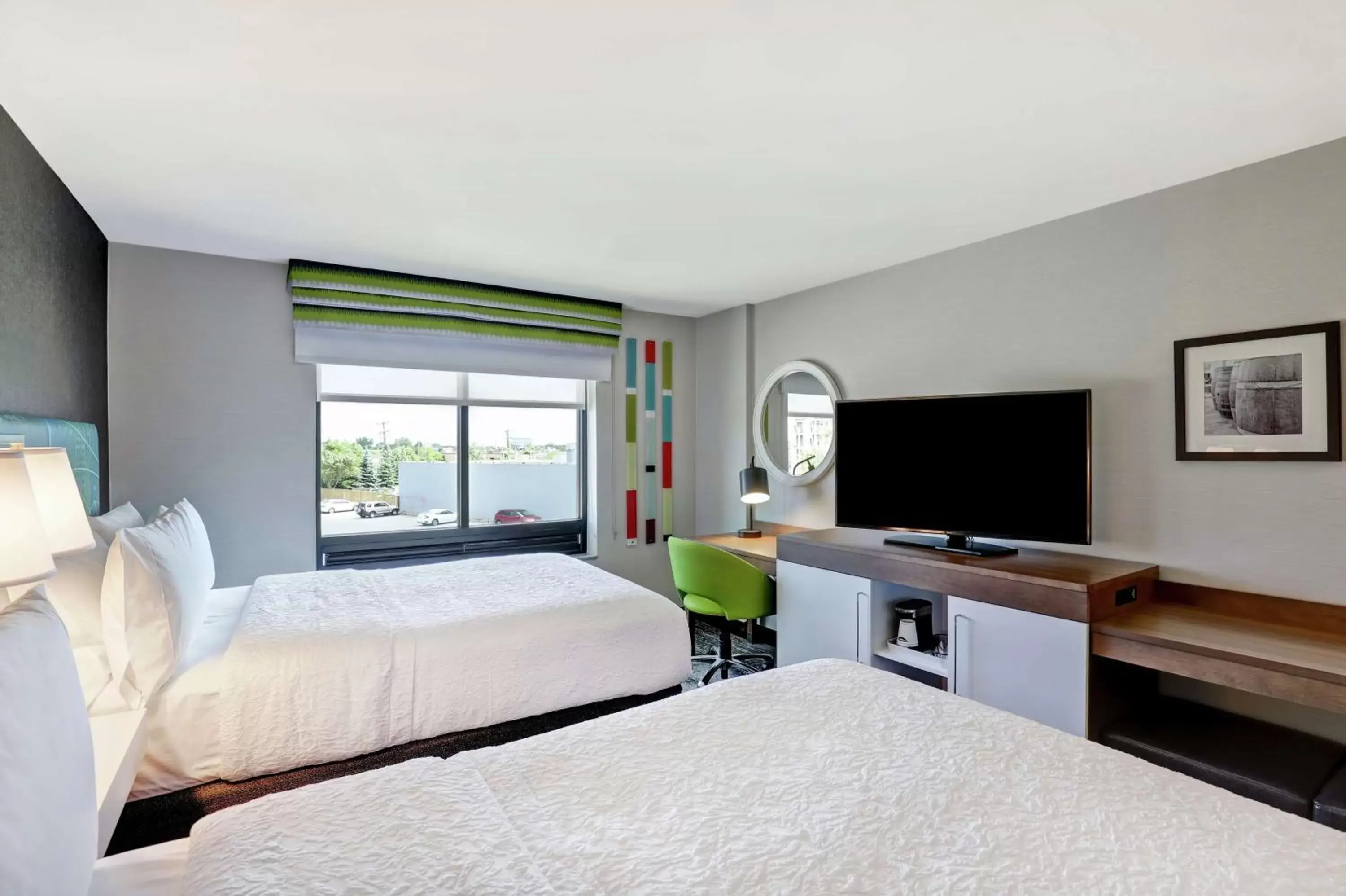 Bedroom in Hampton Inn St. Catharines Niagara