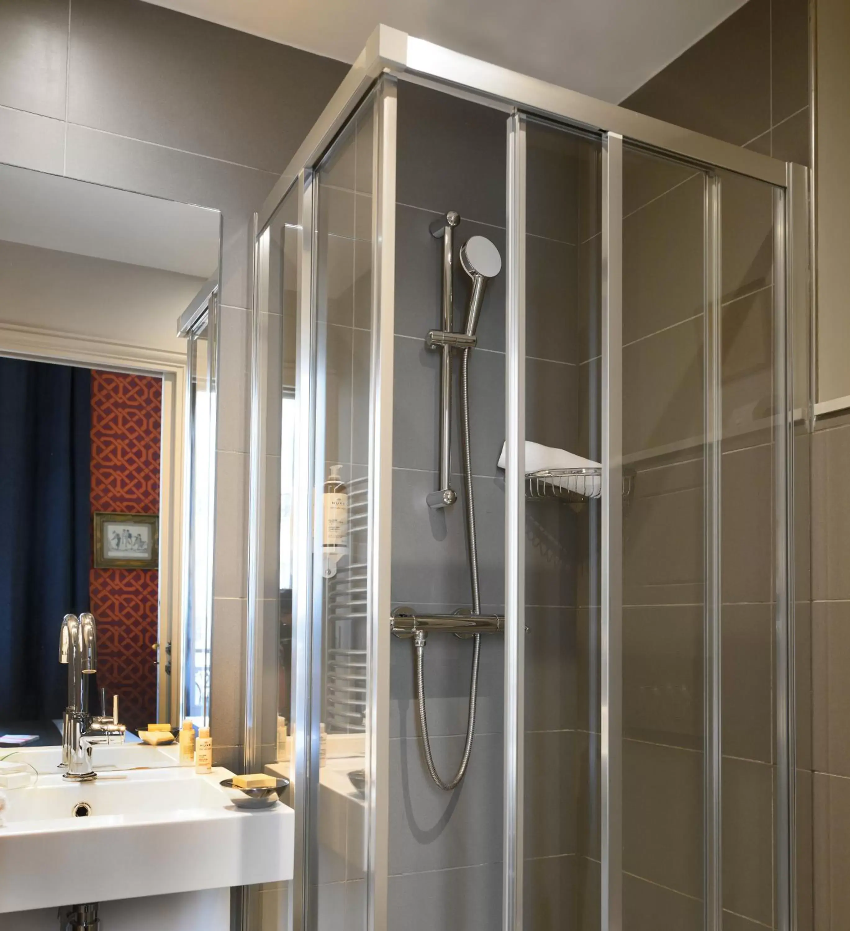 Shower, Bathroom in Suites & Hotel Helzear Champs-Elysees