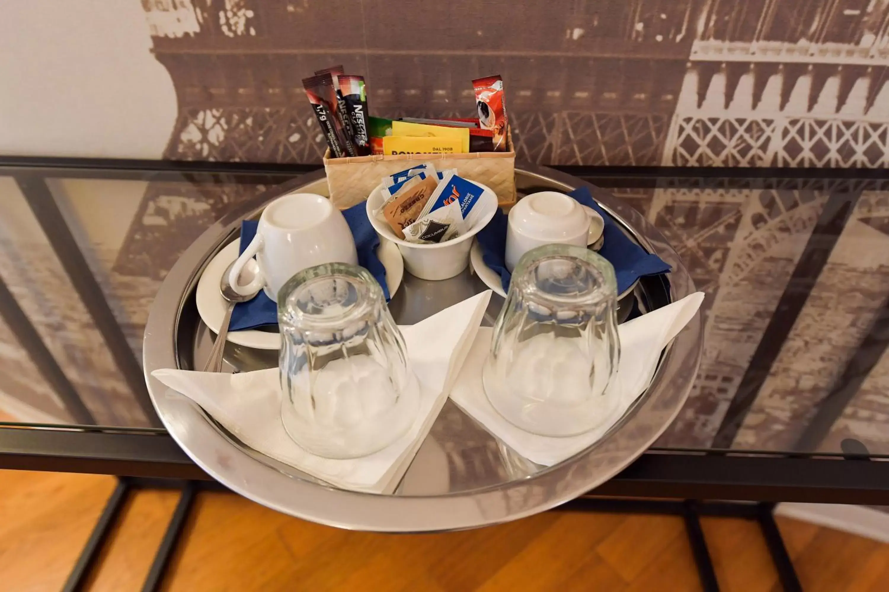 Coffee/tea facilities in Suites Farnese Design