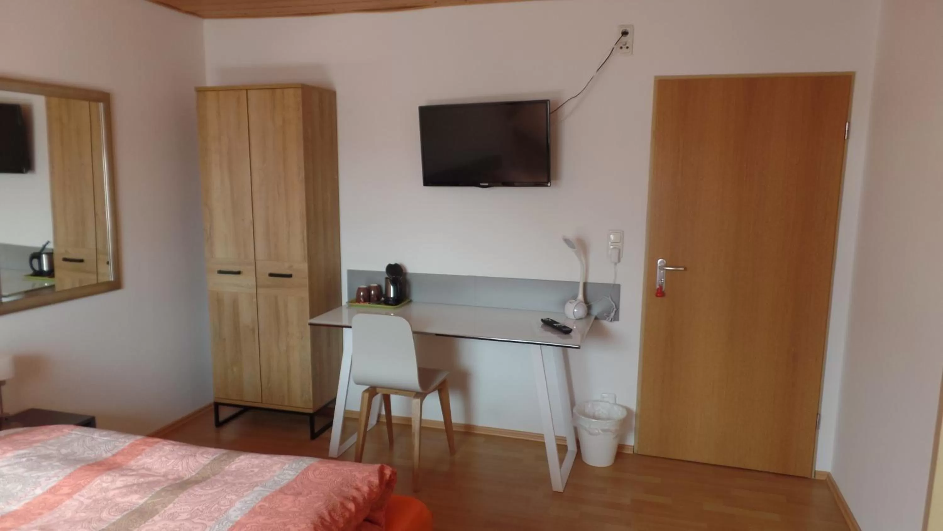 TV and multimedia, Bed in Landhotel Müller im Donautal