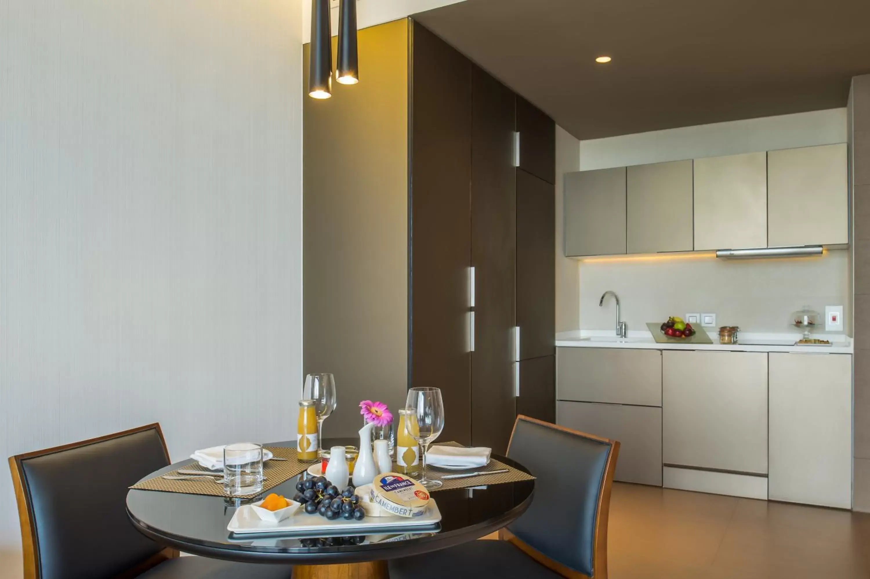 Photo of the whole room, Dining Area in InterContinental Dubai Marina, an IHG Hotel