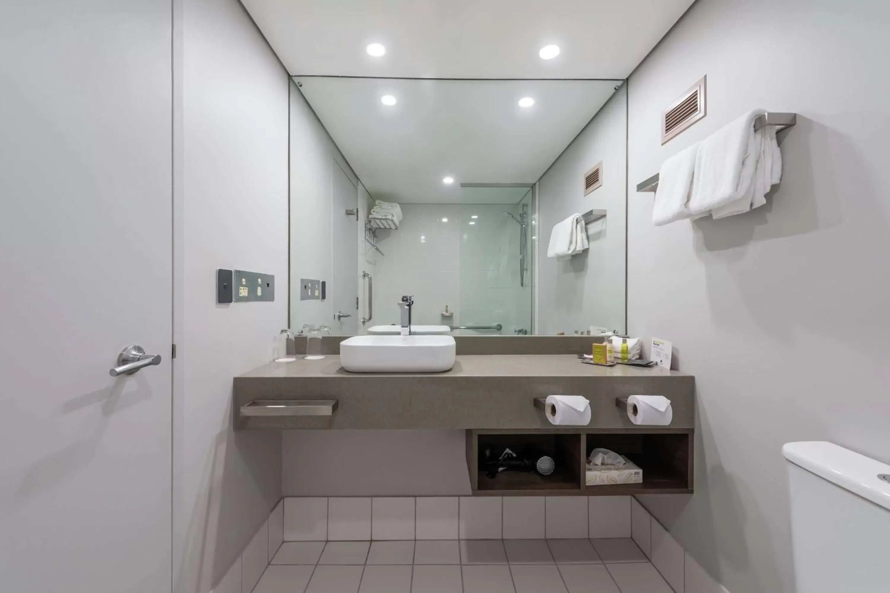 Bathroom in DoubleTree By Hilton Alice Springs