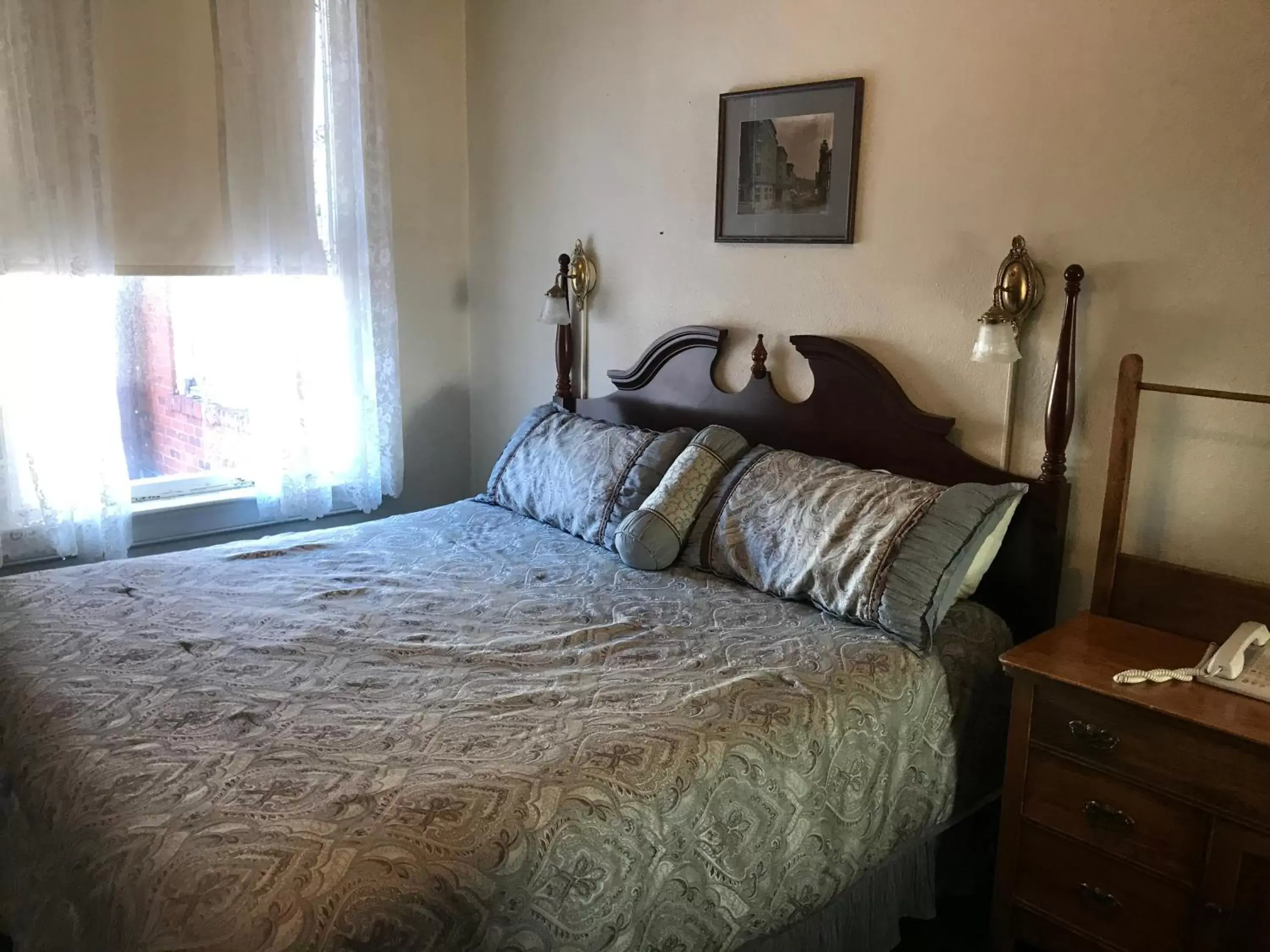 Bed in Historic Franklin Hotel