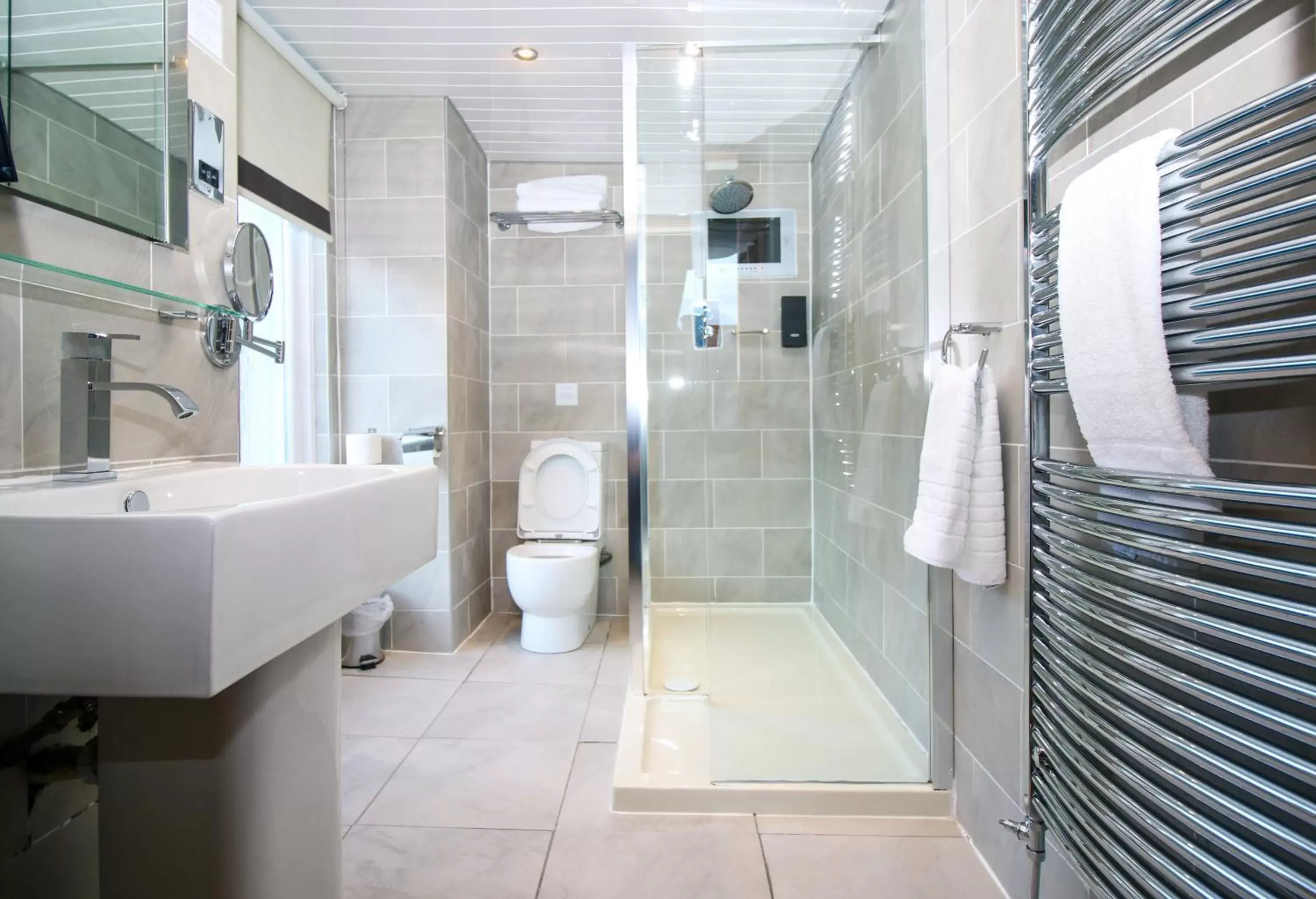 Bathroom in Acorn Hotel