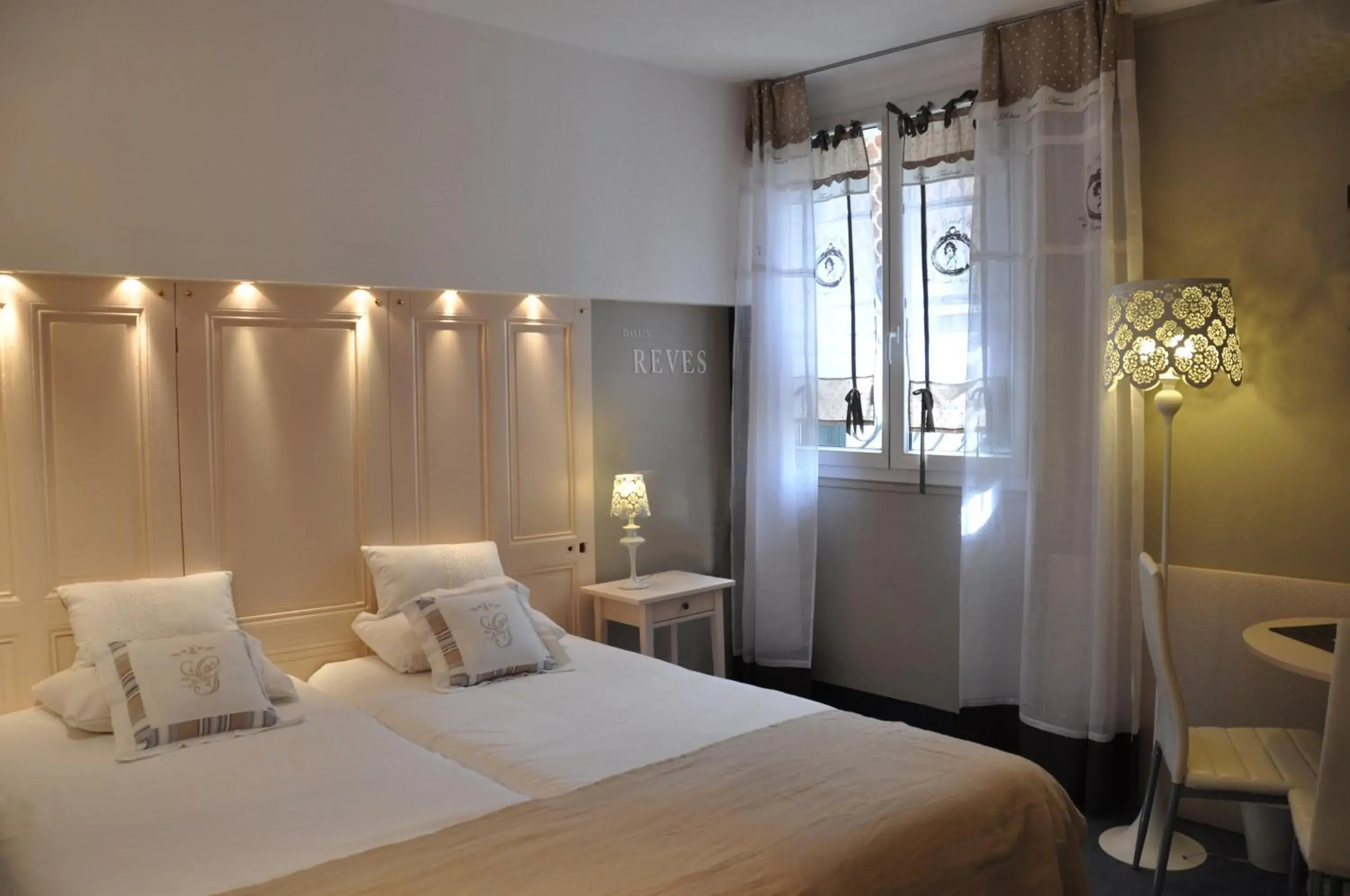 Photo of the whole room, Bed in Hôtel Le Glacier