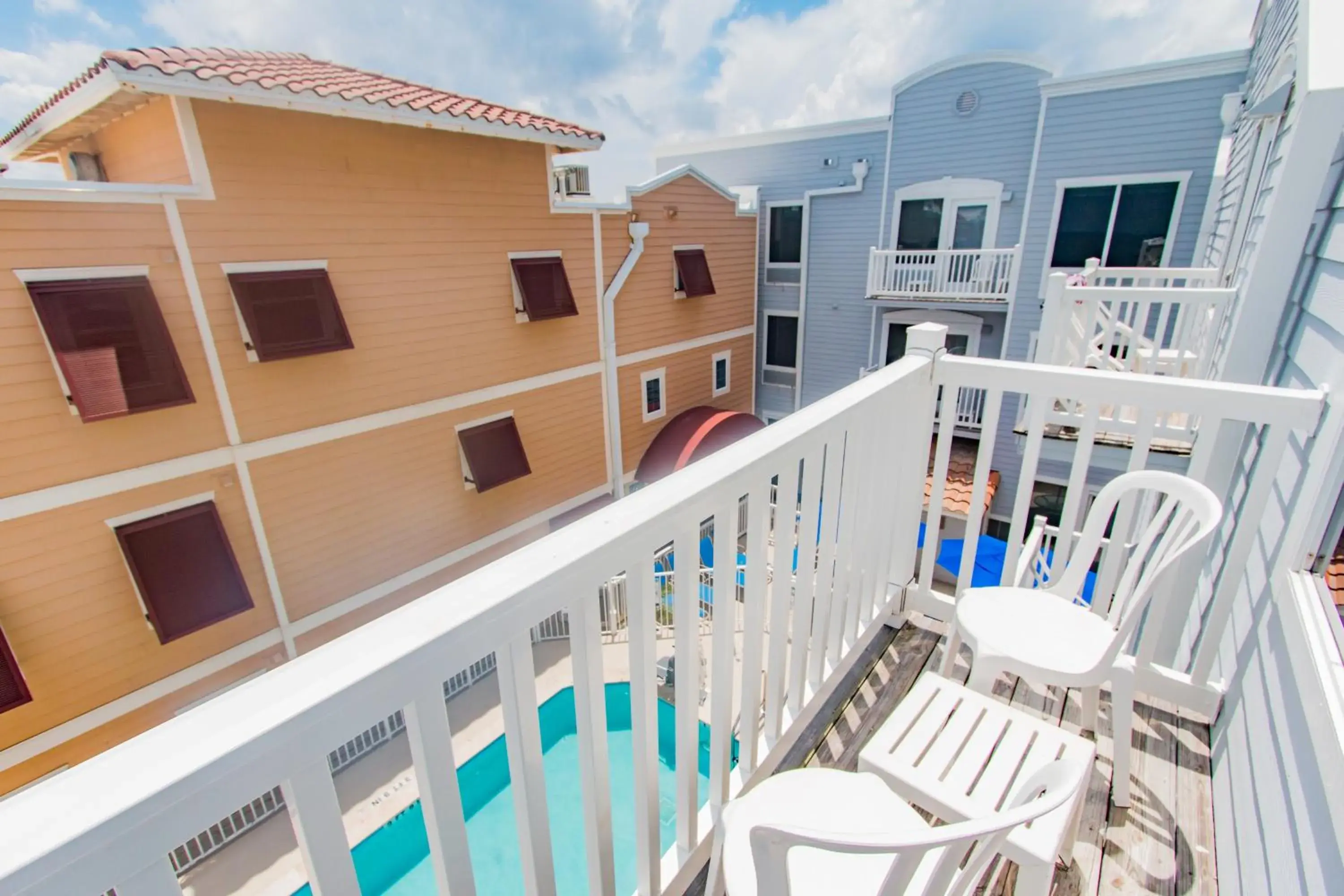 Balcony/Terrace, Pool View in Seaside Amelia Inn - Amelia Island