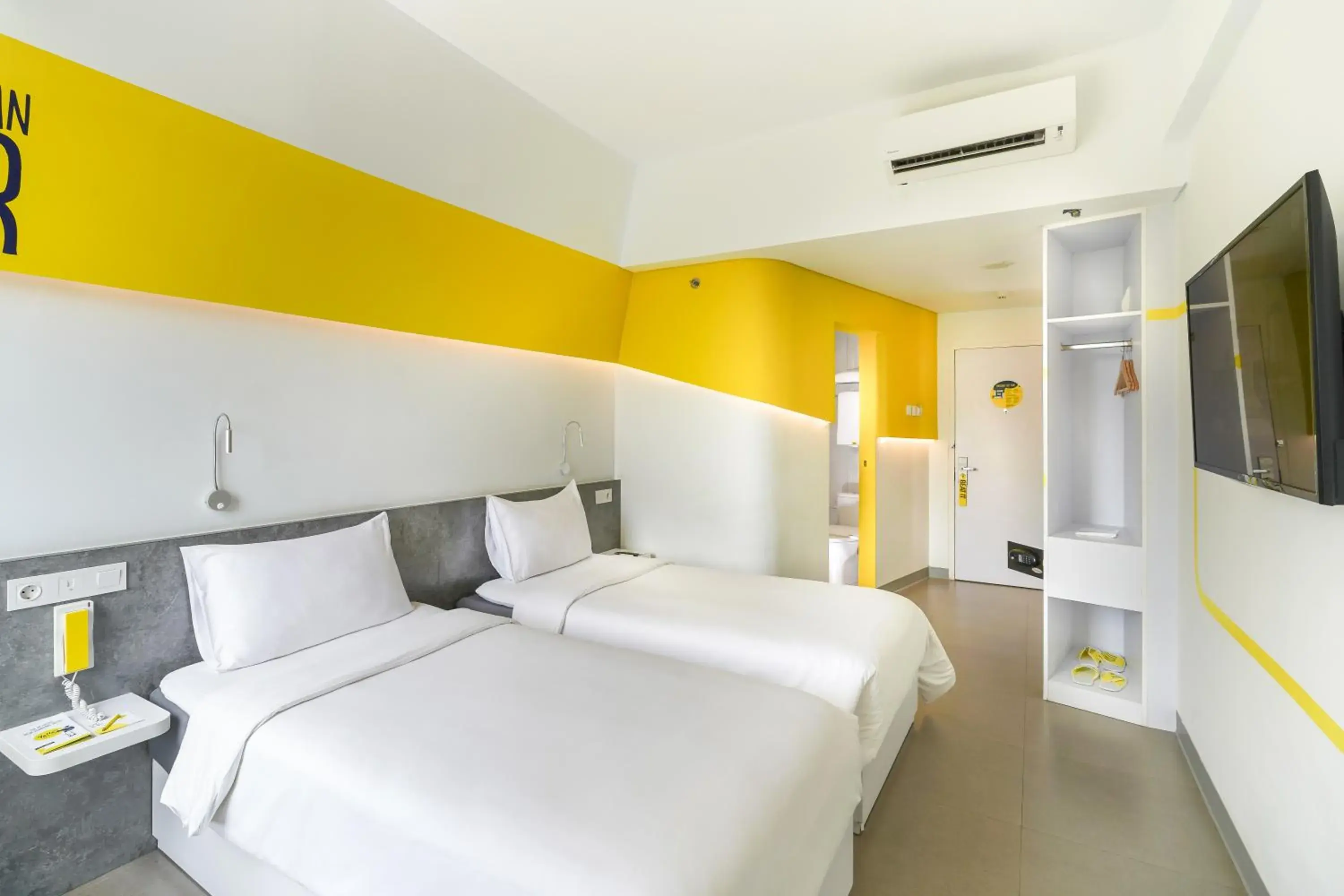 Deluxe Double or Twin Room with City View in Yello Hotel Manggarai Deluxe Double or Twin Room with City View in Yello Hotel Manggarai