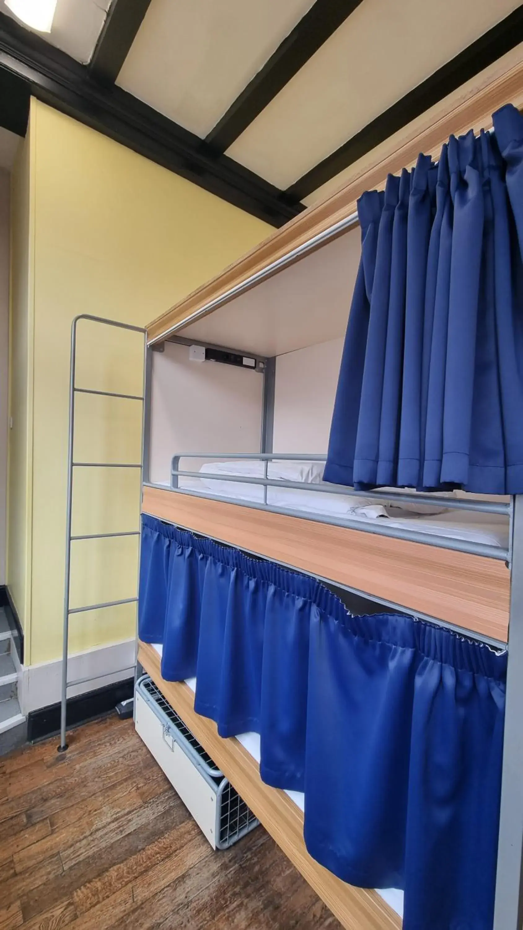 Bed in 18-Bed Mixed Dormitory Room with External Shared Bathroom in St Christopher's Hammersmith