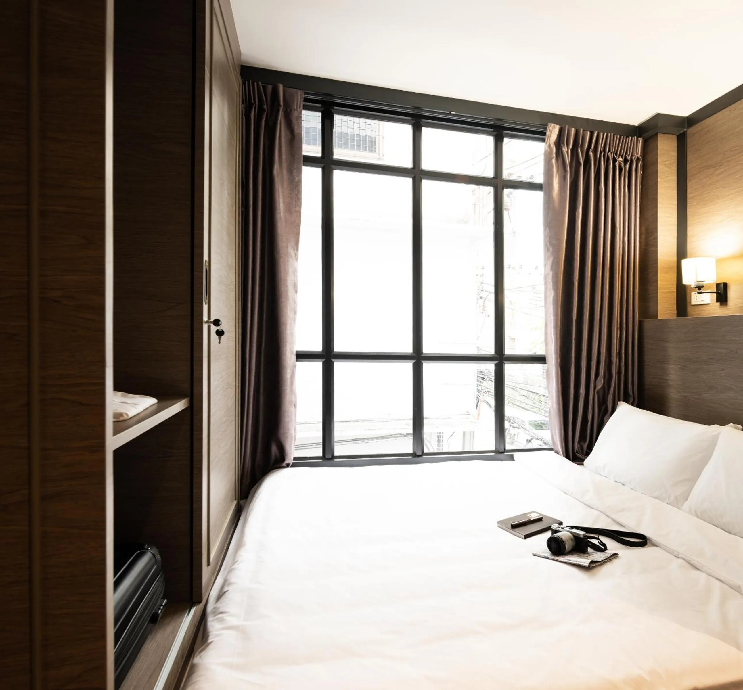 Bed in Warm Window Silom