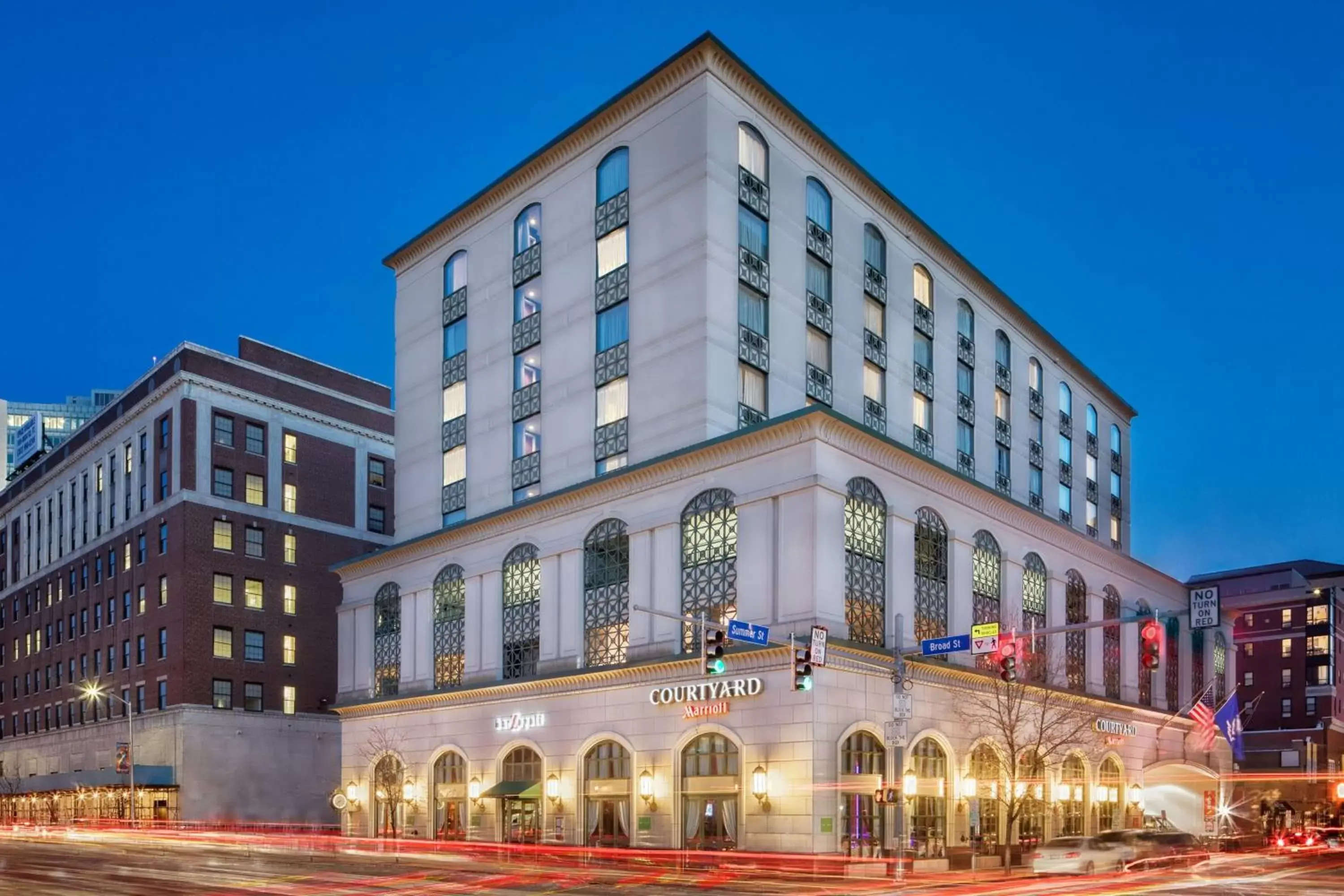 Property Building in Courtyard by Marriott Stamford Downtown