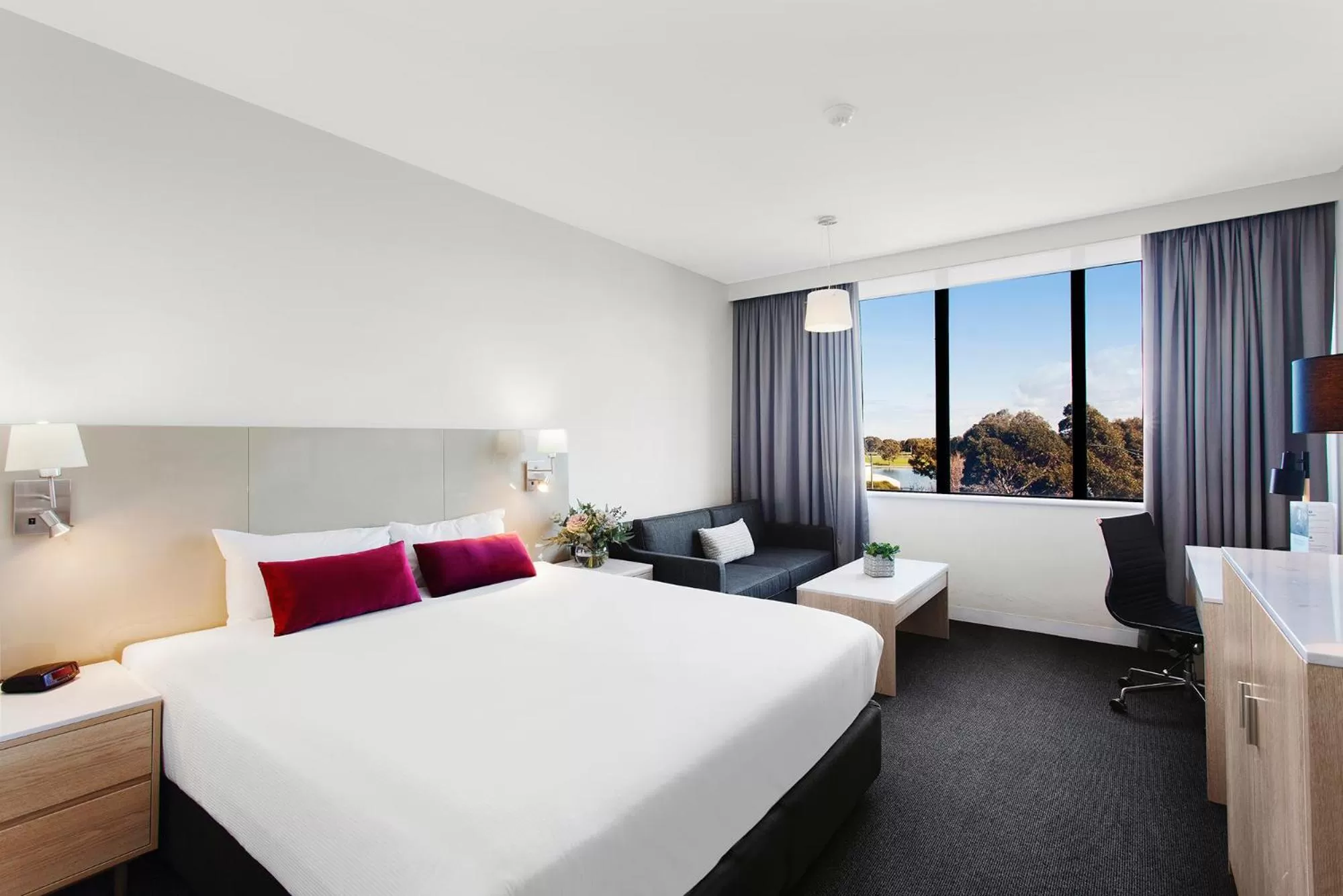Photo of the whole room, Bed in Mercure Melbourne Albert Park