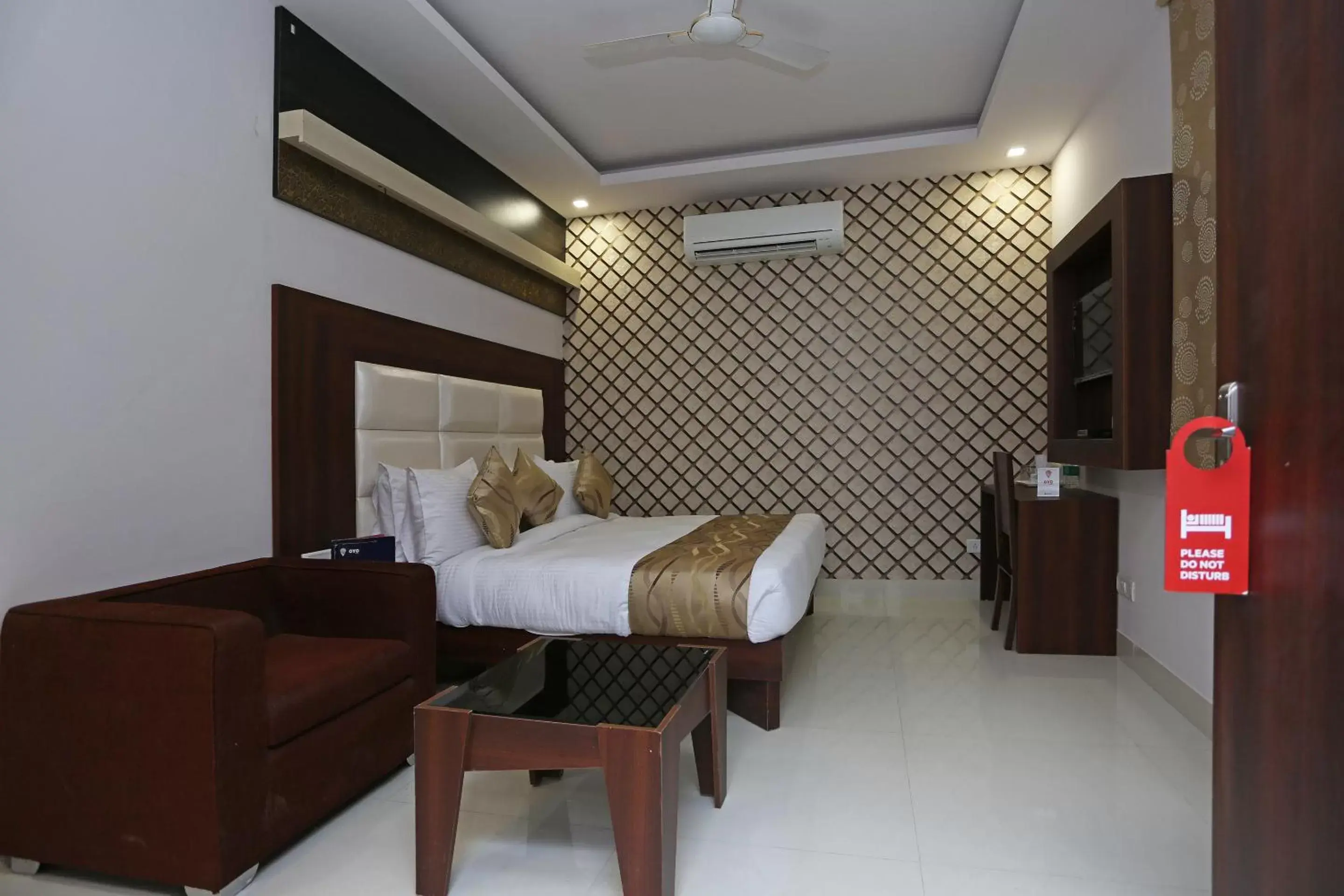 Bed in Hotel Arch - Near Aerocity New Delhi