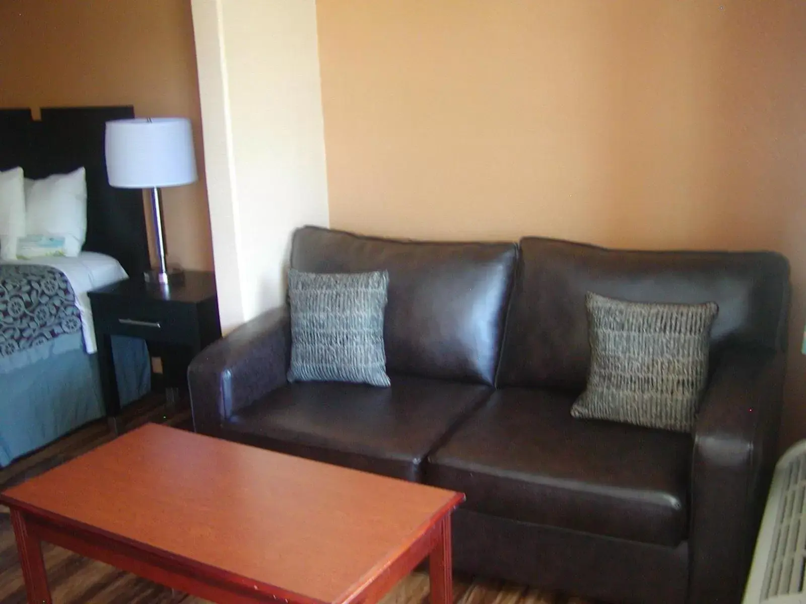 Living room, Seating Area in Days Inn by Wyndham Marietta White Water