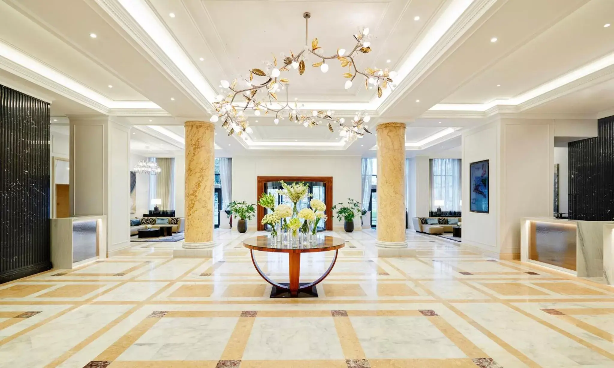 Property building, Lobby/Reception in InterContinental Athenee Palace Bucharest, an IHG Hotel