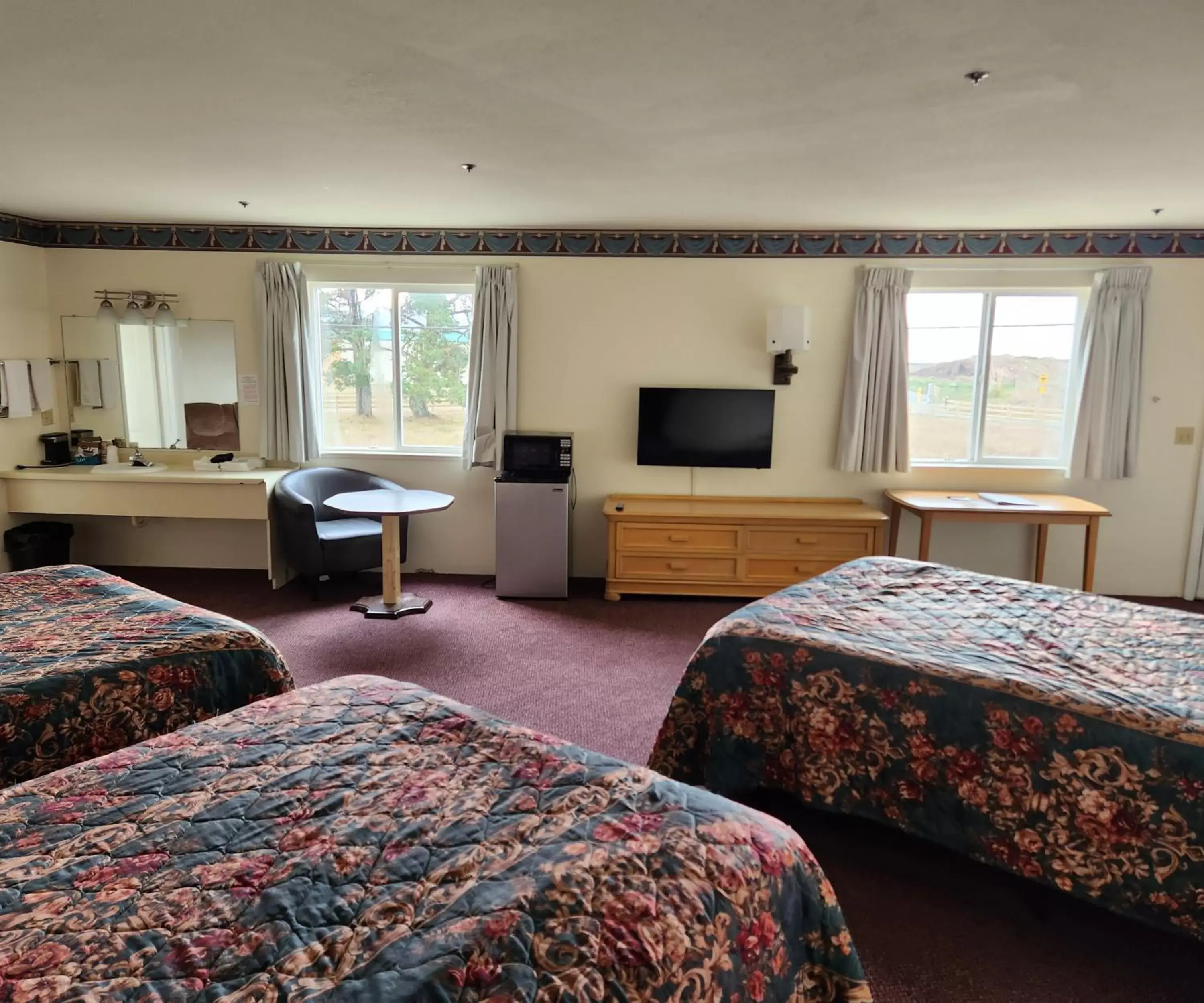 Photo of the whole room, Bed in Bayview Inn