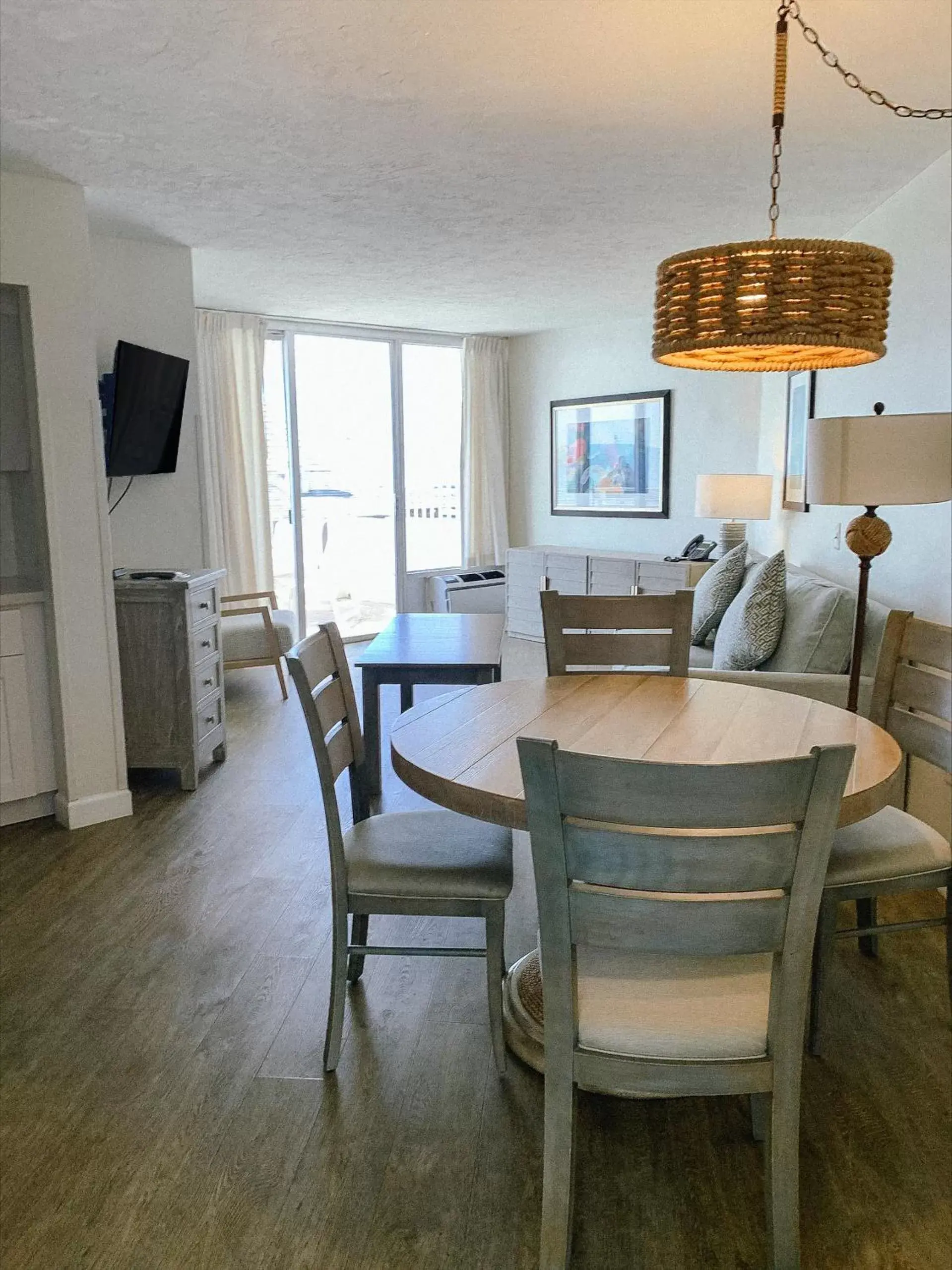 Seating area, Dining Area in Caloosa Cove Resort - With Full Kitchens