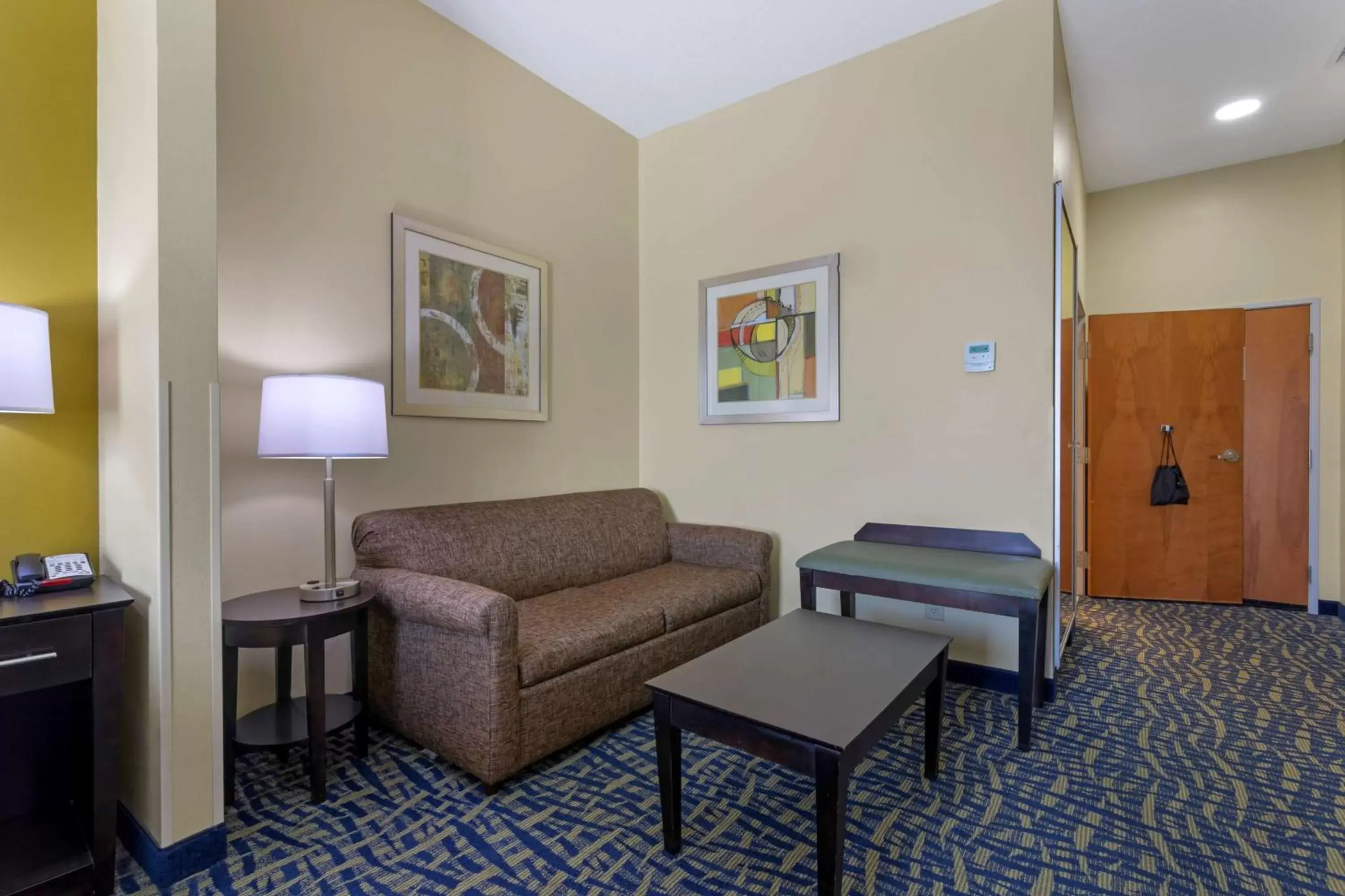 Bedroom, Seating Area in Best Western Plus Brunswick Inn & Suites