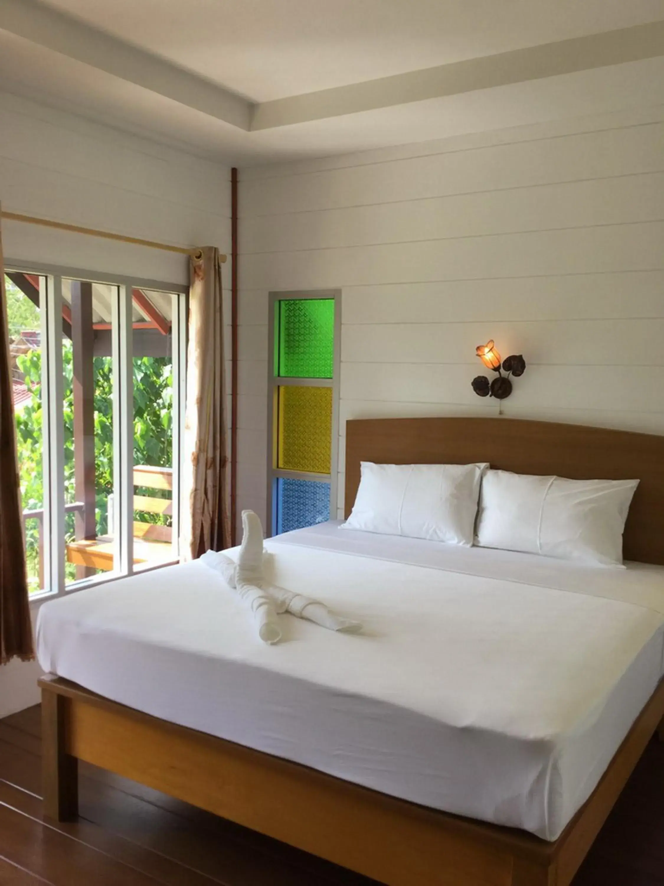 Bed in Lanta Andaleaf Bungalow - SHA Extra Plus