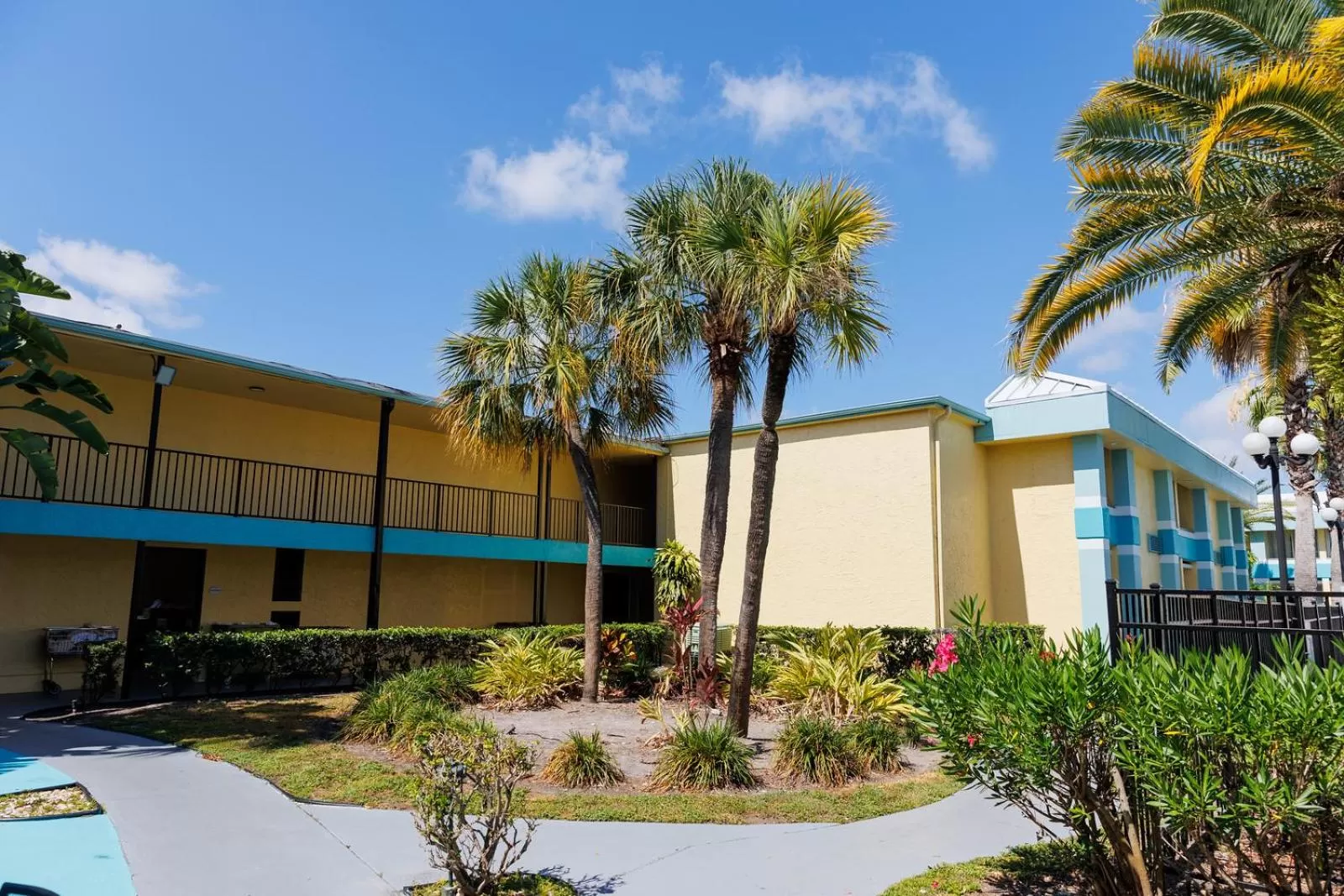 Garden in Garnet Inn & Suites, Orlando