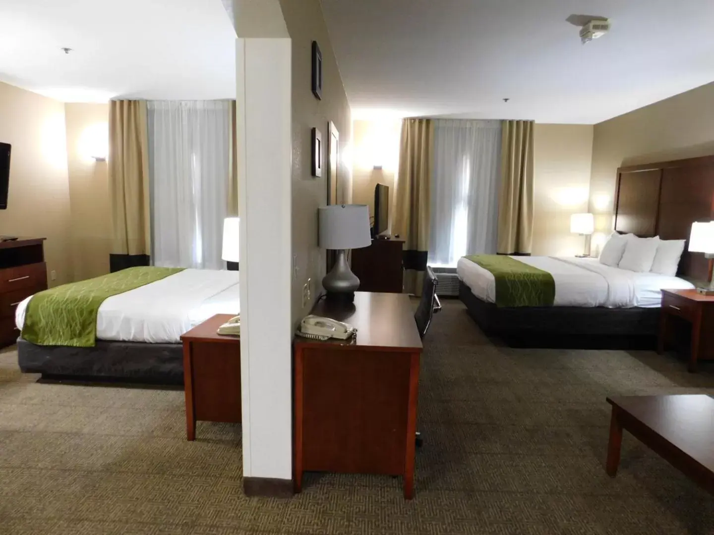 Bedroom, Room Photo in Comfort Inn & Suites Sacramento – University Area