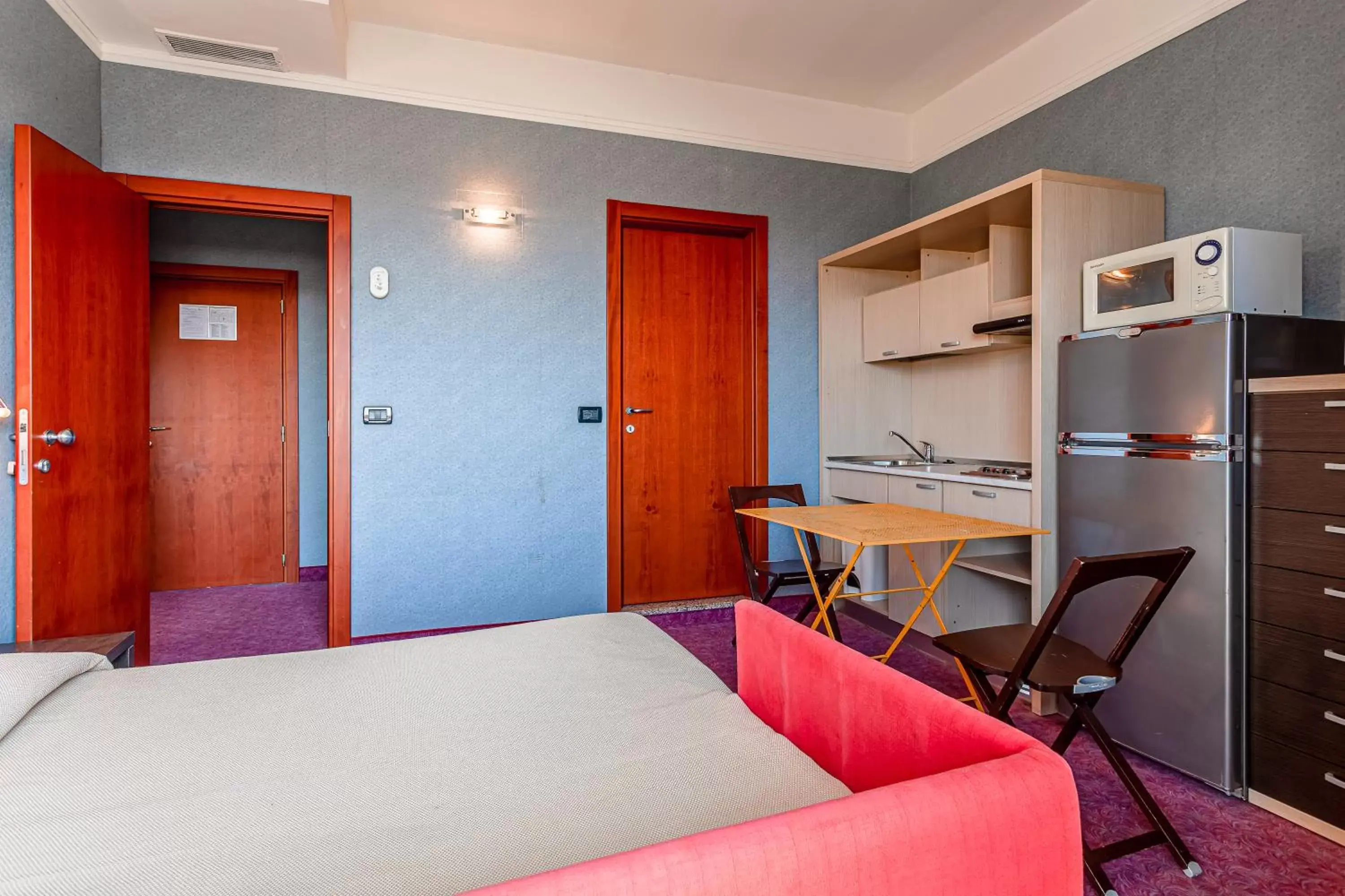 Kitchen or kitchenette, Bed in Residence & Suites