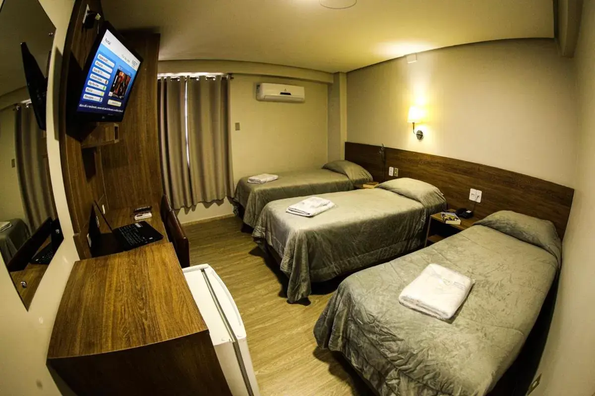 Bedroom, Bed in Hotel Dom Rafael Executivo