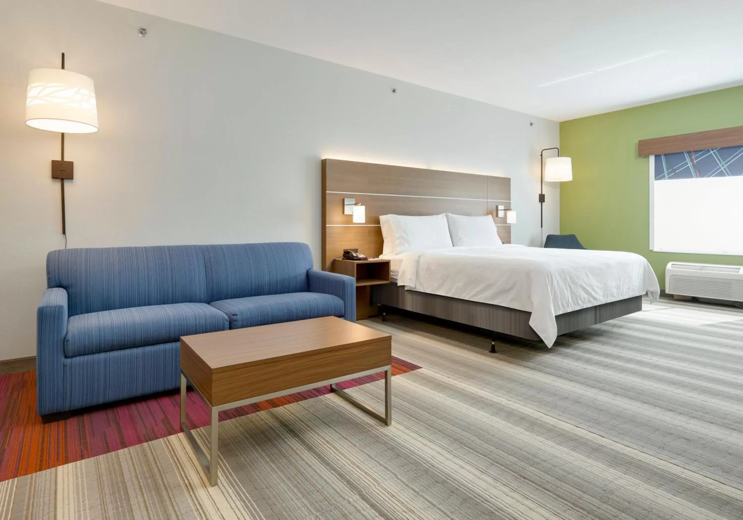 Photo of the whole room, Bed in Holiday Inn Express Denton UNT TWU, an IHG Hotel