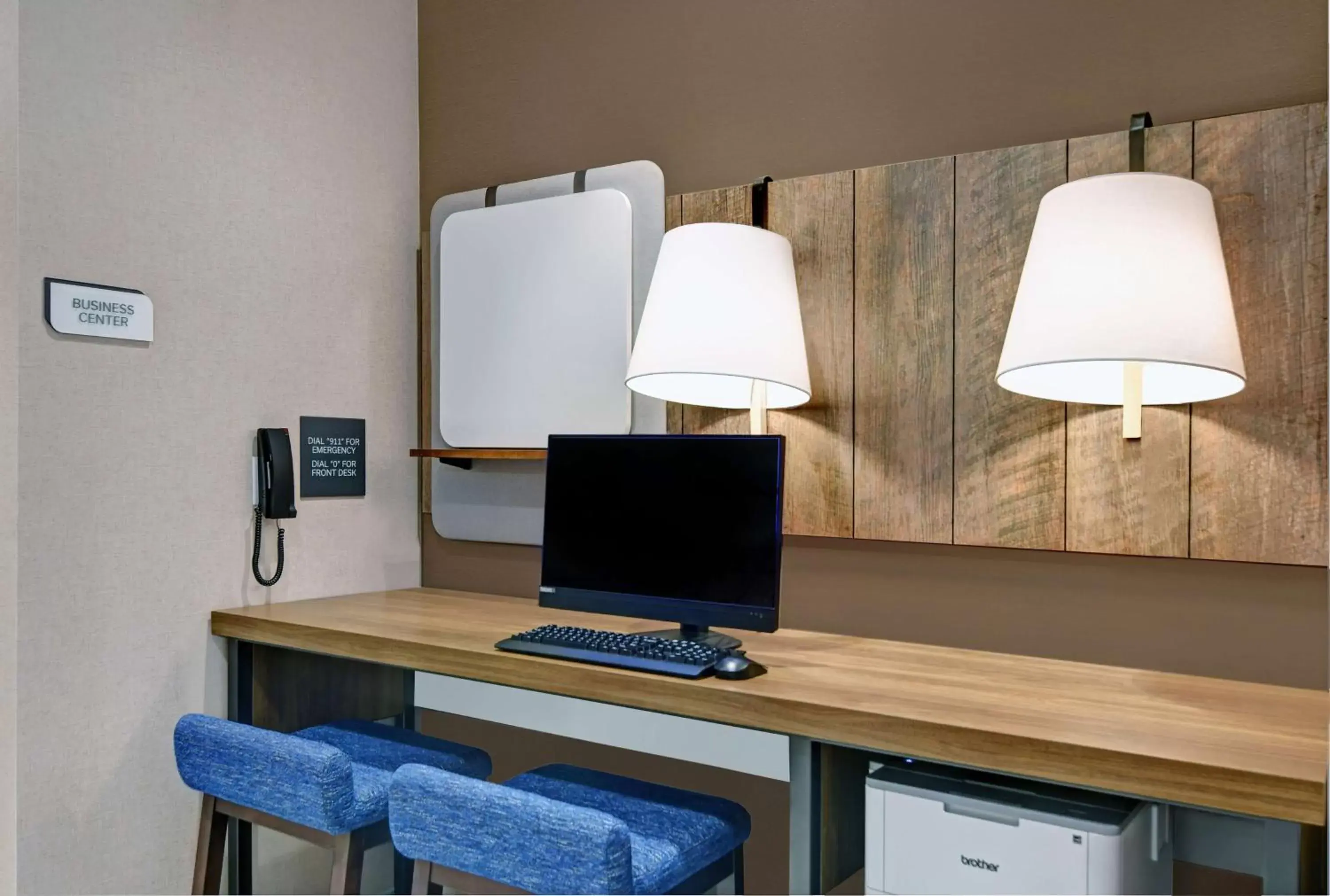 Business facilities, TV/Entertainment Center in Hilton Garden Inn Madison Huntsville Airport