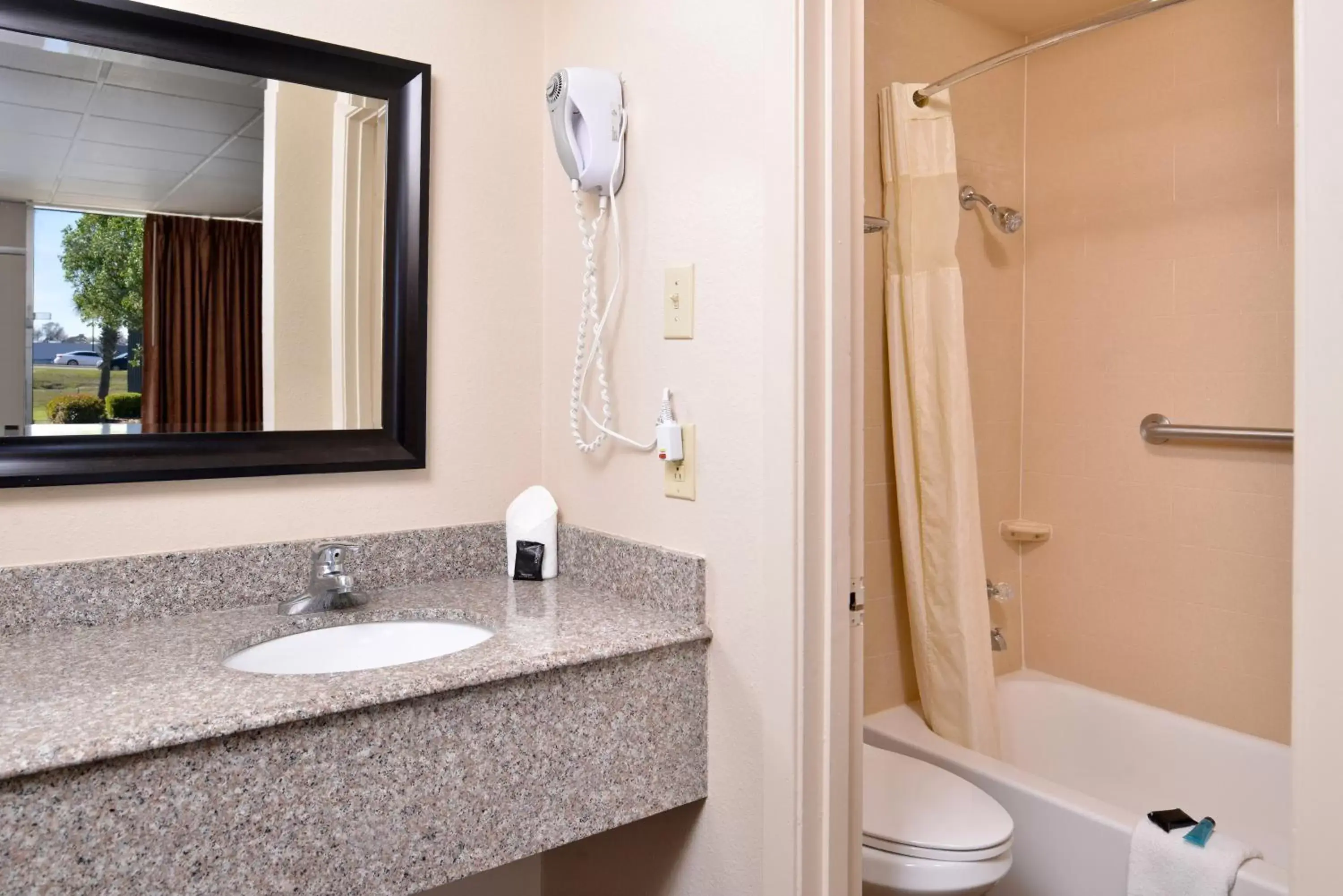 Bathroom in Americas Best Value Inn West Monroe