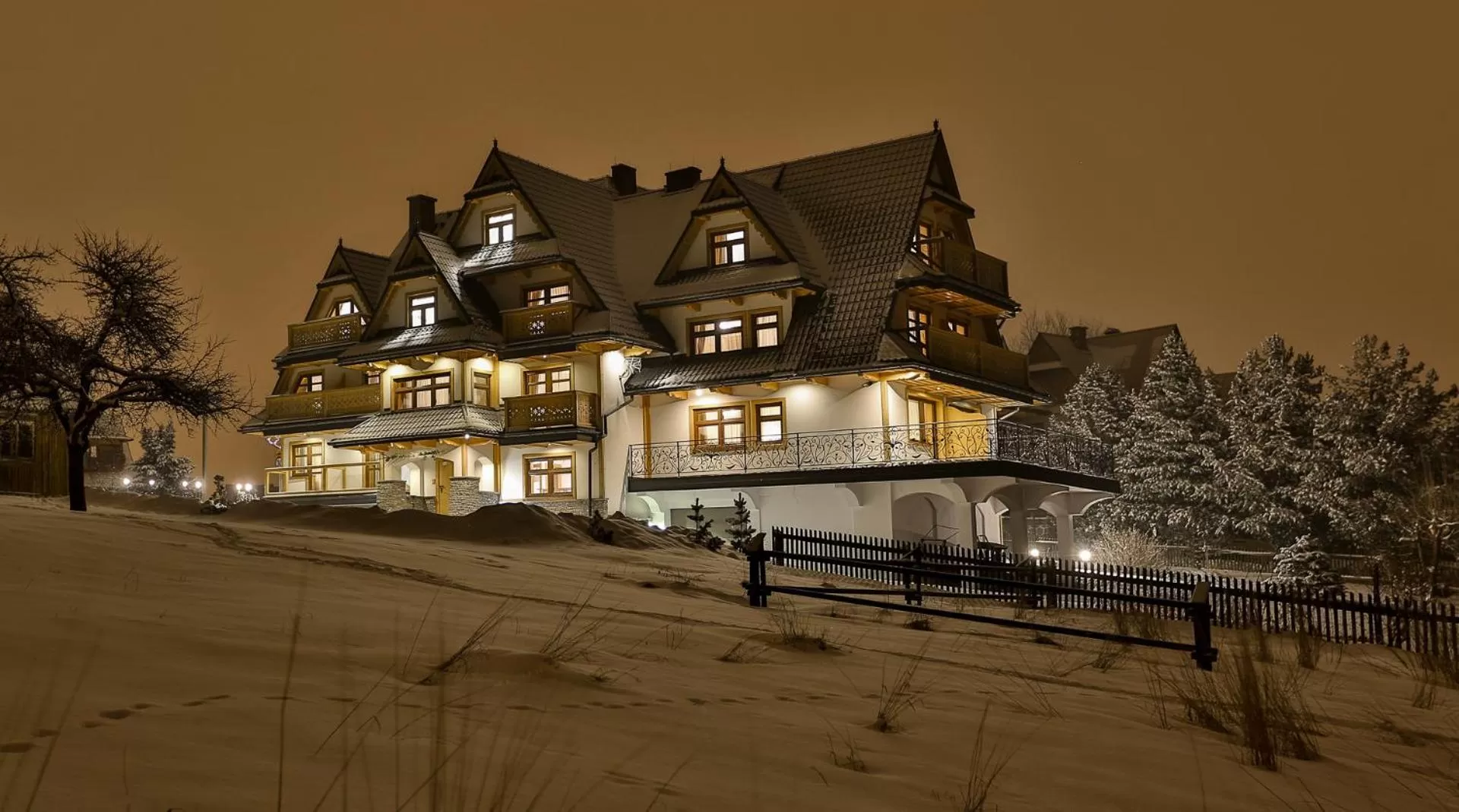 Property building in Górskie Wspomnienie