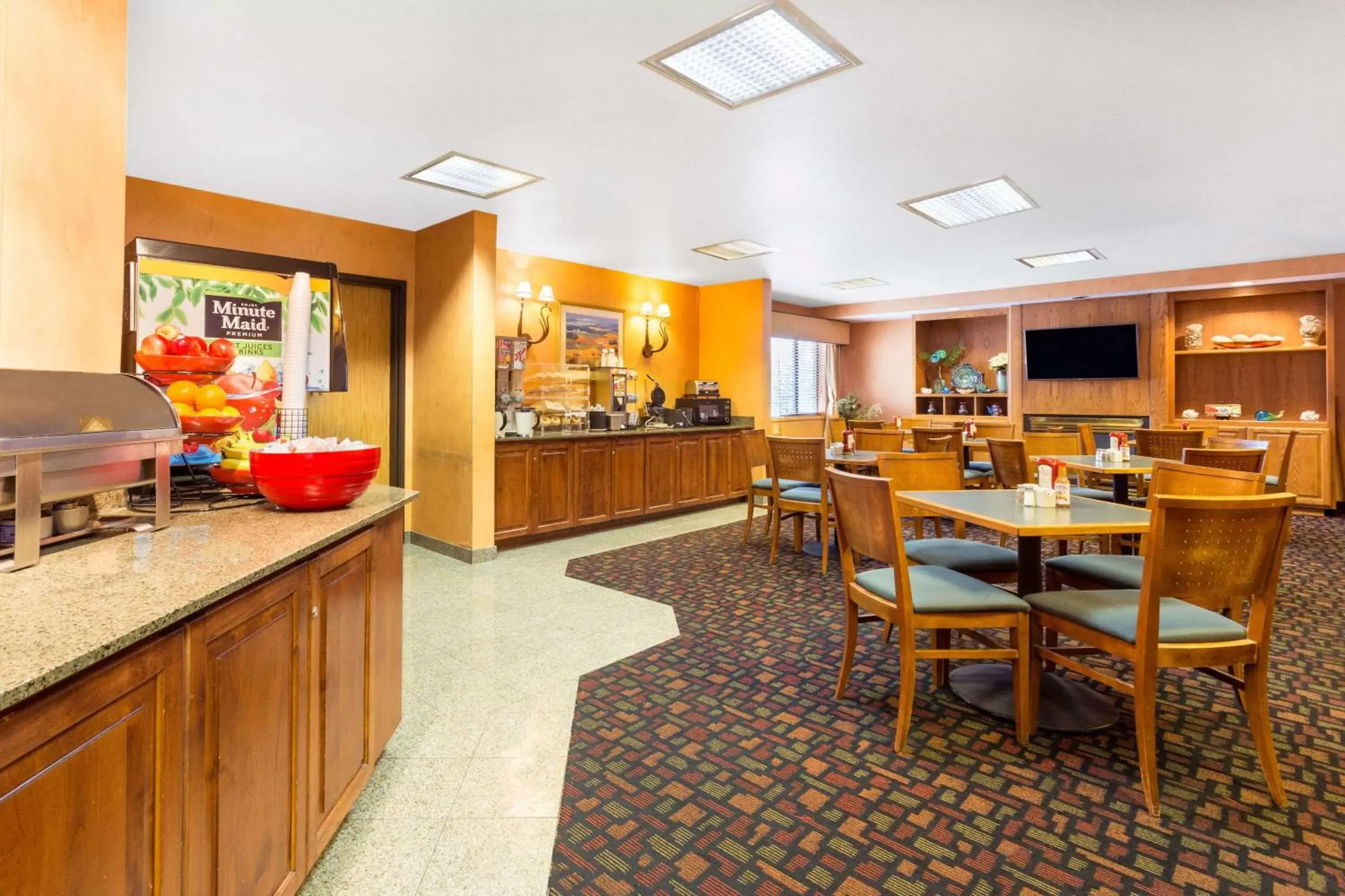 Restaurant/Places to Eat in Ramada by Wyndham Kent Seattle Area