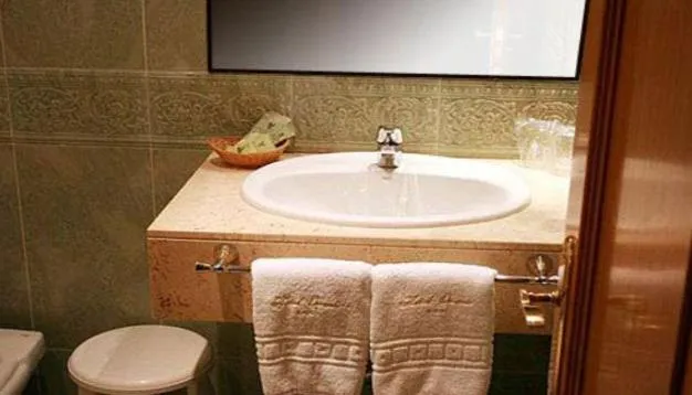 Bathroom in Hotel Oriente